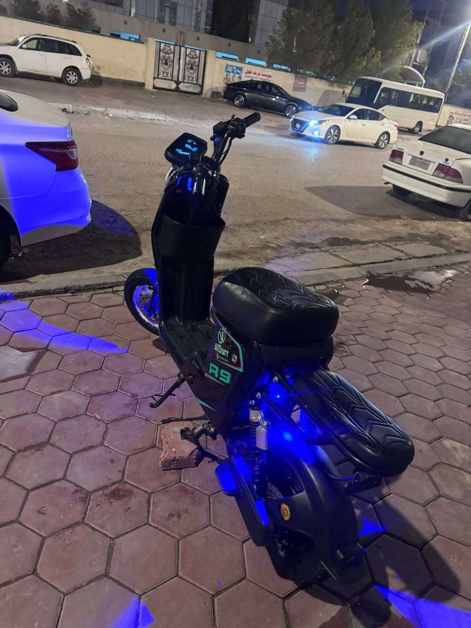 دراجه أر 9 موديل 2026 دراجه جديده ونضيفه دراجه سويجين بصمتين + كهربائيات كلها شغاله + لايت عالي ناصي + بلوتوث + تواكس شحن + اشاير يمين يسار + بطاريات 5 دبل 32 انبرر السعر 350 وبيه مجال حك جيه الاستفسار *********** المكان اربع شوارع مقابيل كوفي الماس
