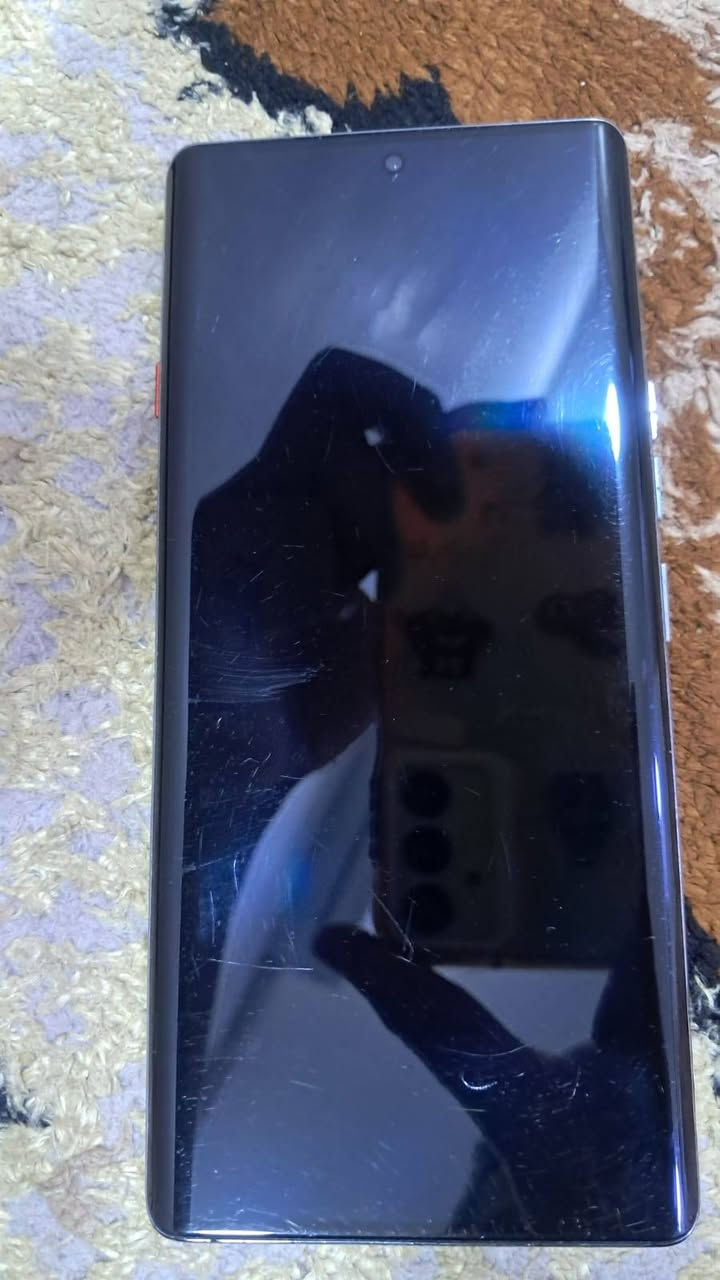 سلام عليكم تكنو كامون 40 برو 5G ذاكرة 256 عشوائية 12 وليس 8  شاشة 120 هيرتز فريمات في لعبة الببجي 90 فريم الجهاز مكفول من الطول لل طول فقط اكو شخوط في الشاشة بدون ملحقات سعر الجديد 470 و معروض حاليا ب 320 و بي مجال واتس اب ***********
