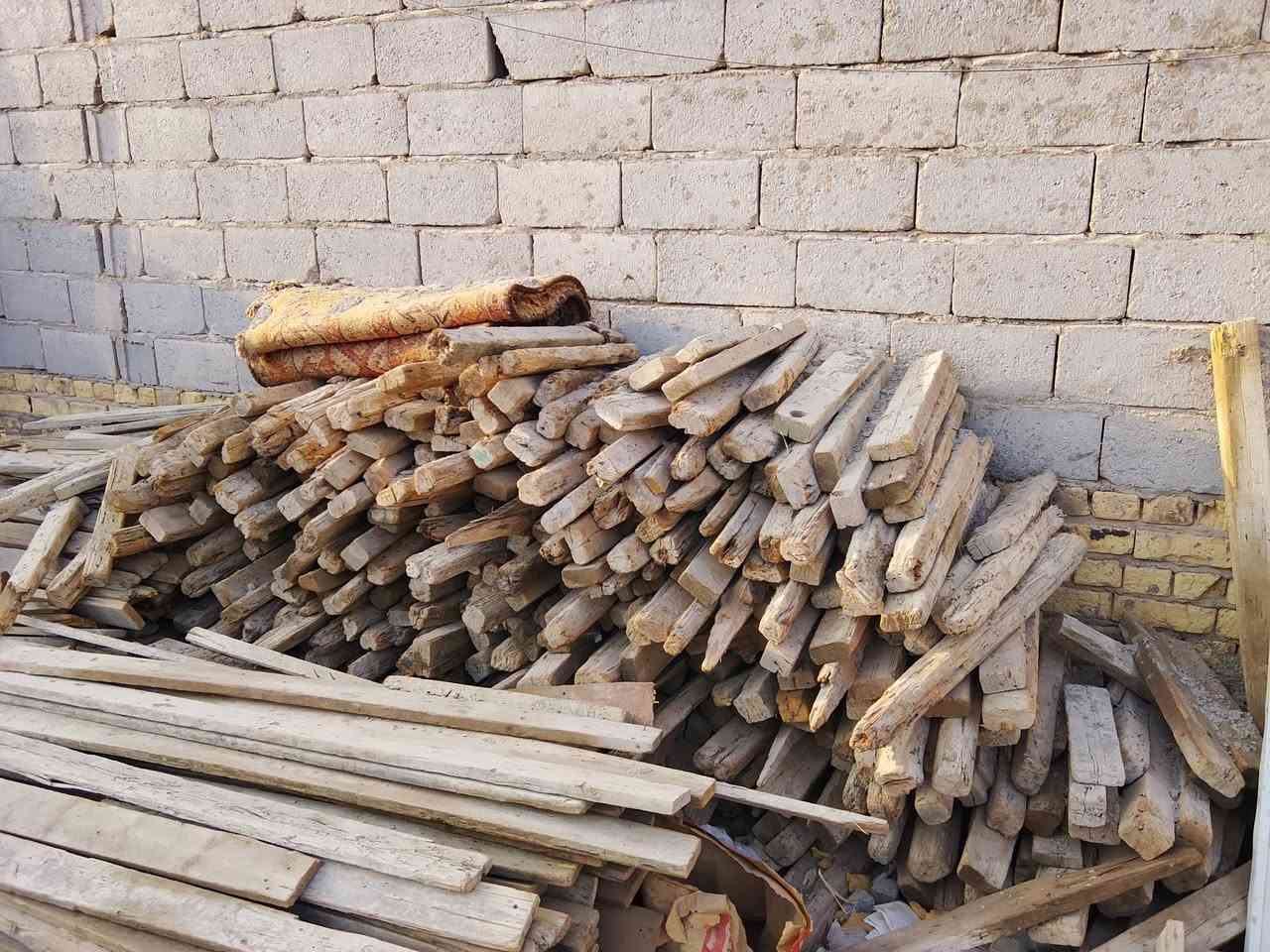 سلام عليكم خشب نضيف وشوف لعين
الخشب الوح ابو اربعه 4مكاعب
وابو 3مكعب ونص 
والبقار مكعبين 2
والتواصيل مكعبين 2
وسير ابو 3مكعب 
وسير ابو لمتر نص مكعب 
عنواني نجف الشرف 
رقم ***********
