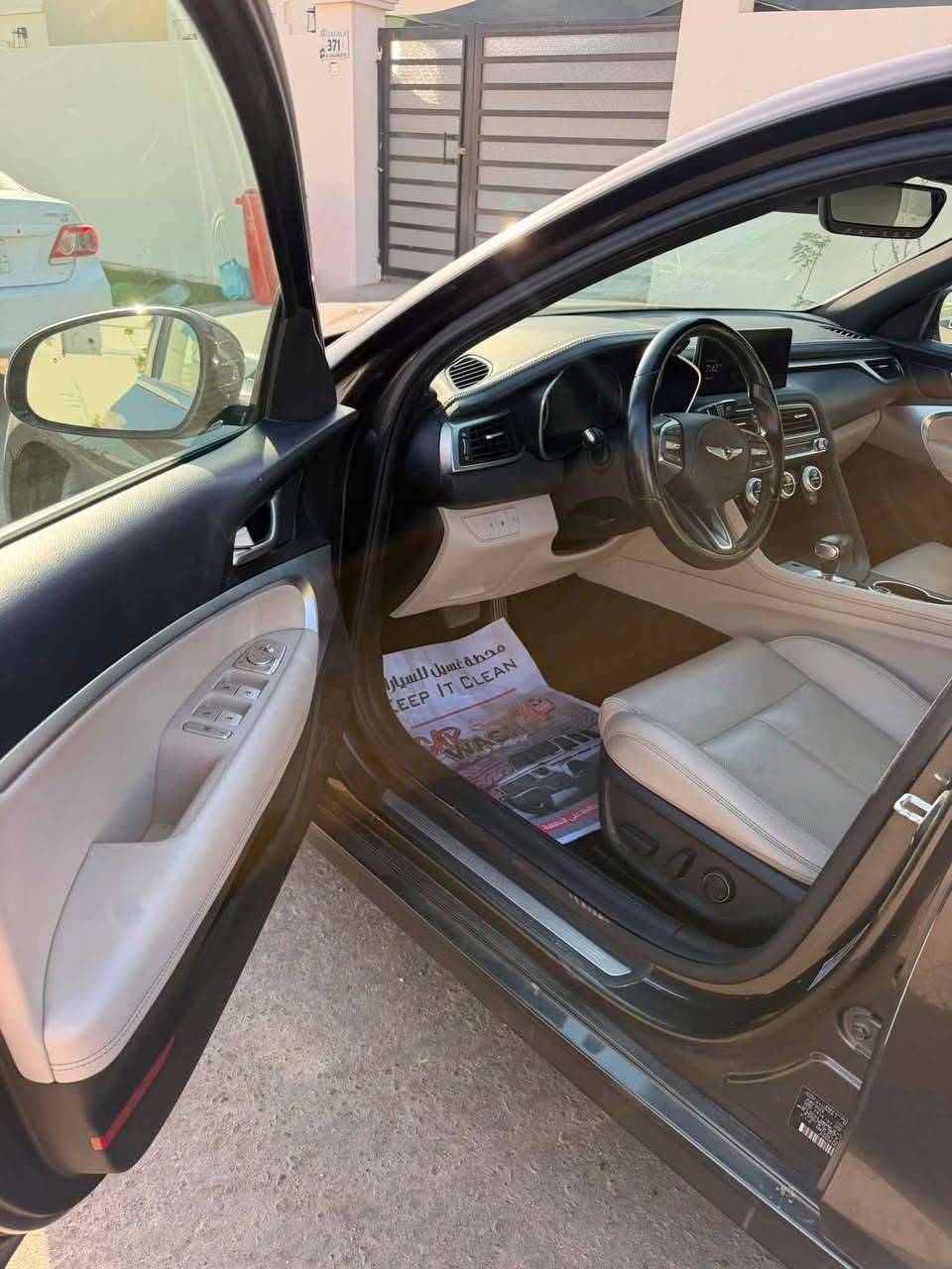 سلام عليكم
جينسيز G70 موديل 2023

محرك اربع سلندر. 2000 تيربو
ماشية41 الف 
حادثها جاملغ امامي  وبنيد مبدل وكاله نفس لون  دعاميه وكاله  وخشم الجاملغ الخلفي

المواصفات

• بصمة تشغيل
• تشغيل عن بعد
• كشنات تدفئة
• ستيرن كهربائي مع هيتر
• 5 وضعيات قيادة
Eco - Comfort - Sport - Sport Plus - Custom

• Auto Hold
• شحن وايرلس
• داخل أبيض جلد 
• شاشة كبيرة
• عدادات ديجيتال
• رادارات أمامية وخلفية وجانبية
• نظام تحديد المسار
• لايت LED أمامي وخلفي
• دخول ذكي مع إنارة ترحيب
• قيادة ذاتية
• مثبت سرعة مع تحديد مسار
• تحذير فتح الباب عند وجود سيارة قريبة
• قطعتين تبريد
• كشن السائق حضن بوضعية Sport و Sport Plus
• ماسحات أوتو 
شراي يتصل 
***********
