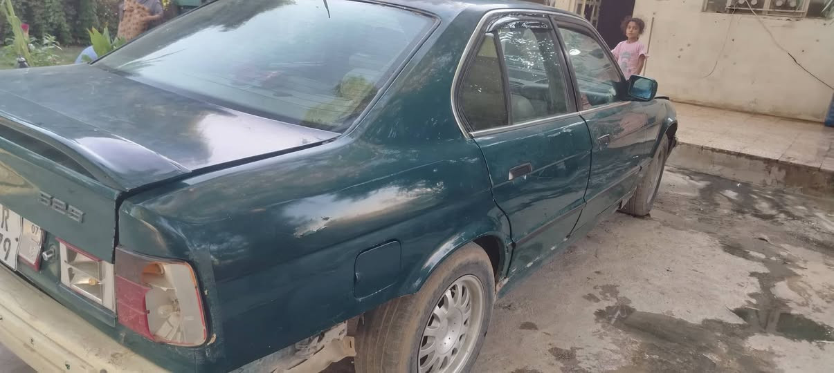 BMW 525i 1992 محرك كبس مكفولة من الغرامات گير و محرك شرط سنويه 28 رقم نينوى مسطره ب 35و بيها مجال شاري تدلل ***********

