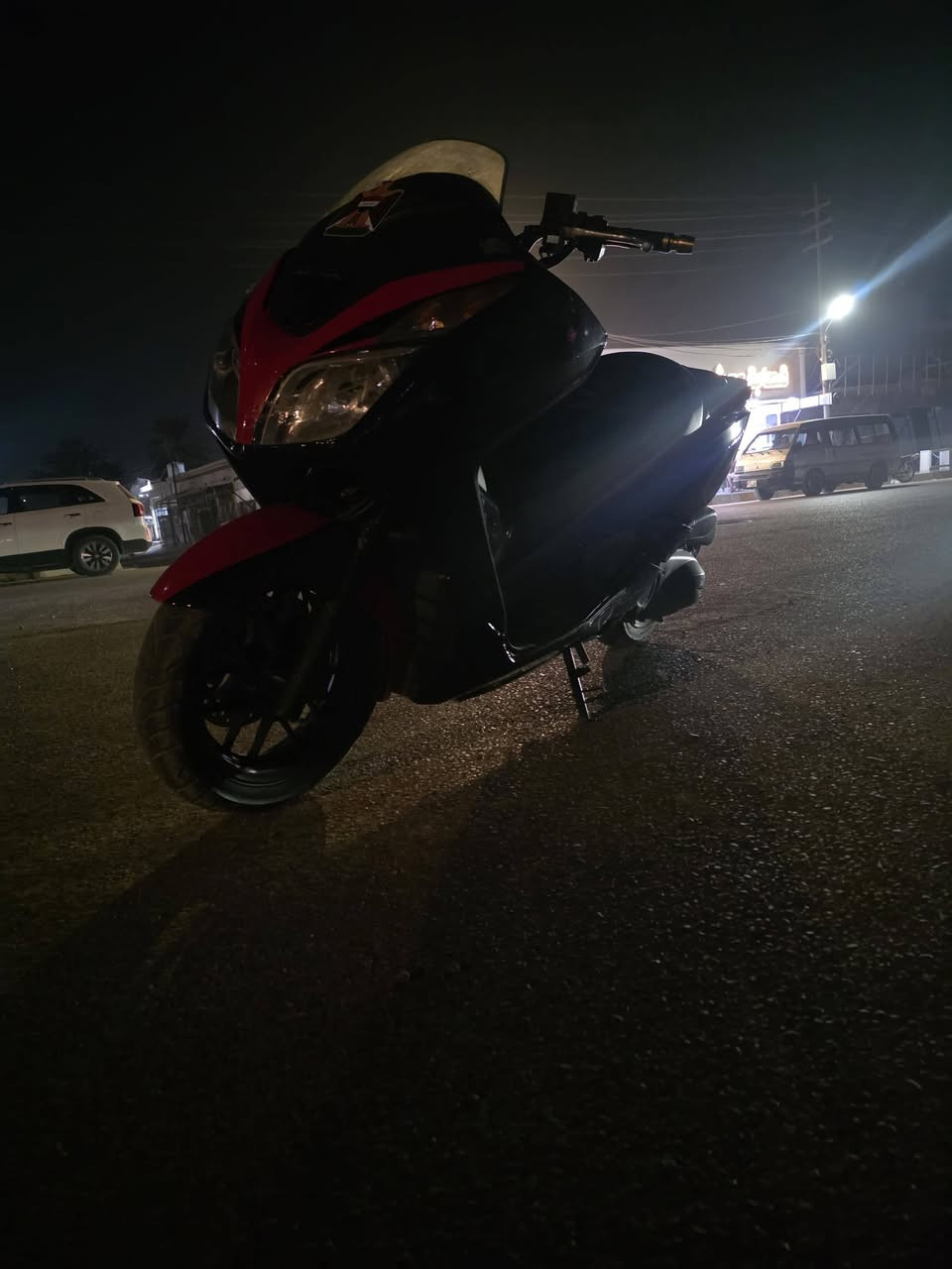 🔥 FORZA
للبيع هوندا فورزة 012 ❤️
لونها الأصلي أحمر ومغلفة أسود 🖤، وموجودة صورها قبل التغليف.

✨ المواصفات: 🏍️ مكينة 250cc
⚙️ قير أوتوماتيك
💉 إنجيكشن
💧 تبريد مائي
🛑 بريك ABS
🔴 ديسك أمامي وخلفي
⛽ تانكي 12 لتر
🛠️ مكاتبه ومنفيس
🪑 مريحة ومرتبة

💰 السعر: 13 ورقة
🔄 للبيع أو مراوس حسب قناعة الطرفين

📍 ديالى – بعقوبة
📩 ماسنجر
📞 ***********

