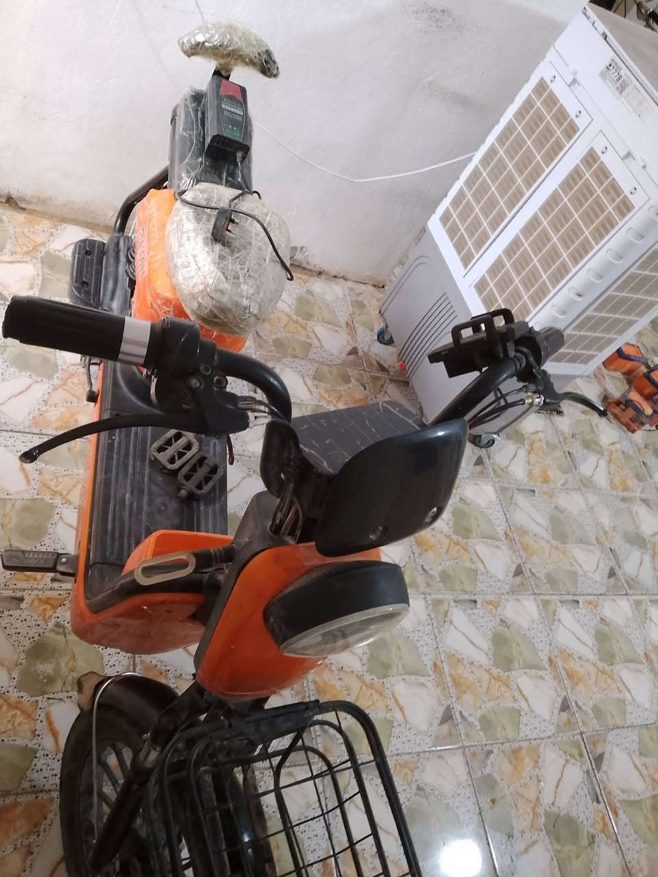 دراجه شحن R9 ريان للبيع نظيفة كلش حجم كبير تحتاج فقط بطاريات...  ..العنوان نجف
للمراسله واتساب ***********
