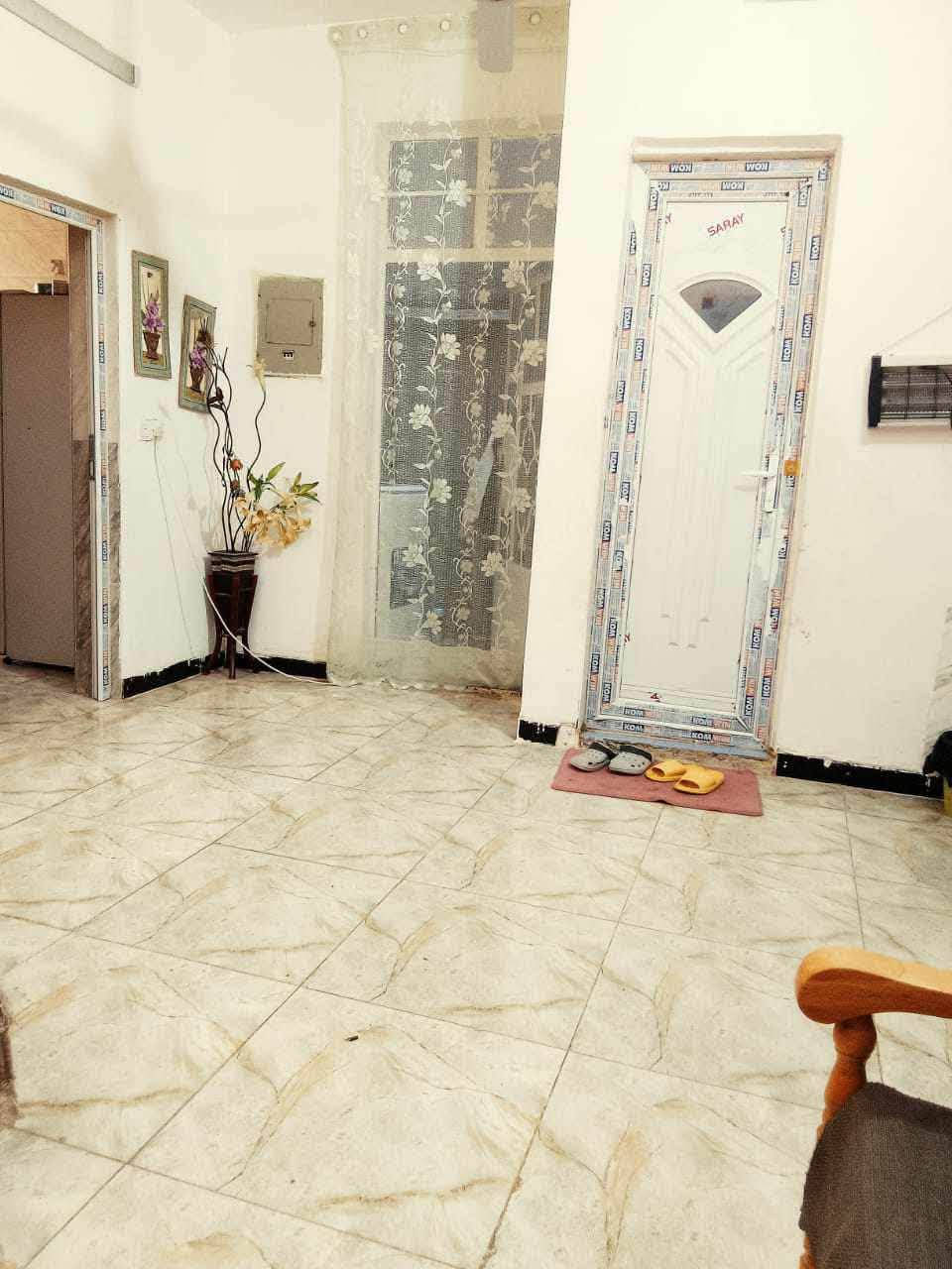 السلام عليكم بيت للبيع
المساحة الكلية 150
يحتوي على كراج 
صحيات خارجيه 
صاله 
مطبخ 
حولي 
منور + ترك 
عدد غرف النوم 2
حمام و صحيات 
العنوان الراشديه 
حي السلام قرب جامع الرقيب

للاستفسار والتواصل 
***********
