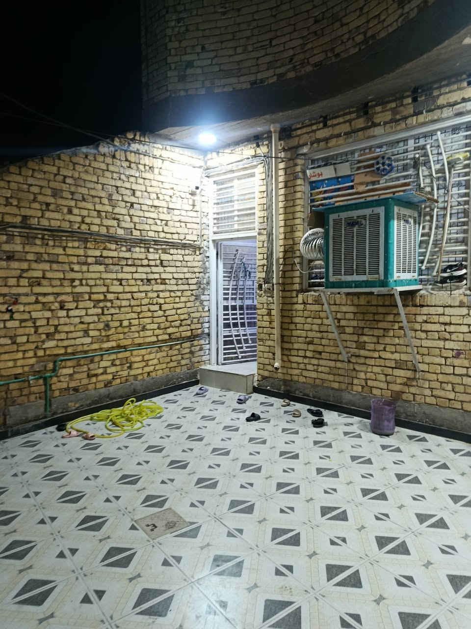 السلام عليكم بيت للبيع مساحته 220 اللي يريده يتصل على هذا الرقم ***********
