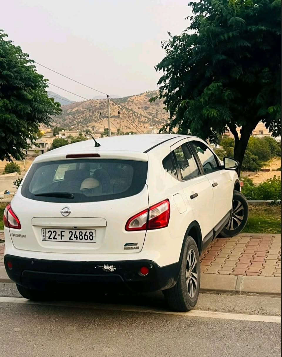 نیسان قەشقە ۲۰۱۲ 
بێ سبوخ چەند پەڵەیەکی ساردە بەبێ سبوغ‌ و کارت
لە وێنەکان ڕوون دیارە جوانتر نەبێ ناشیرن تر نیە
سەیارەیکی توند و تۆڵە سەنەوی نوێیە بە ناوی خۆمە وەکالەی بە شەرت هەزەی نوێیە
سێرڤس حامی لۆ کرایە بێ حەیبە
شاشە ئایپاتە
٤جام کارەبایە
تاک ئەکسلە
تەحەکوماتی سەر سوکانی هەیە 
نامە بنێرە بۆ بینینی سۆنەری سەیارەکە 
سعر ۱۱٥و مەجال 
زین:***********
کۆڕەک:***********
ئاسیاسێڵ:*********** شومان, أربيل
