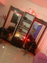 مري مع رفوف مع كراسي للبيع للاستفسار مراسله واتس07729870947