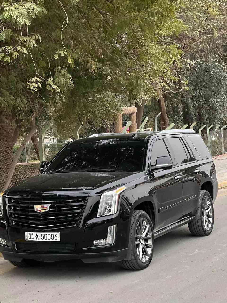 كاديلاك اسكاليد 2020 بلاتينبوم بسعر خيالي
بلاك ( خـليـجـي ) ماشيه 90 الف كيلو

مكفوله من الضرر والصبغ رقم بغداد بأسمي 
رقم مميز 5006

السياره فول 1/1 

السياره فول ومعروفه للجنايه 

سيارة  نظيفة كلشي عل بلاد لوك 

باسمي السنوية بشرط تحويل ثاني يوم 

مكان السياره كربلاء

><><><><><><><><

محرك  : 8 سلندر 6.2 ‎
كير 12 نمرة
====——====———====

السيارة احلى من الصور 

====——====——=====

‏‎ 

‏‎مواصفات فــول⚜️

تشغيل عن بعد

‎سلايد

‎شاشة كبير 

‎شاشة لمس

‎ثلاجـة

نضام اصطفاف ذاتي 

نضام قياده sport

نضام قياده في الثلج 

نضام قياده اقتصادي 

‎صندوك شفط

مساج للكراسي الامامية

‎كشن جلد

‎كشن تبريد تدفئة 

‎كامـرة 360 

‎حــساس خلفي امامي

‎خمس  كامـرات5️⃣

‎شحـن موبايل 

‎كلا كشن ayepat 

‎كامـرة فـوول HD

‎يدة بصمة 

‎ ليـد دوسـة ويده باب 

‎دوسـة كهرباء

‎كامـل زينون 

‎رادار امامـي و خلفــي 

داخـل السيارة بيجي

‏‎كشـن خزن

‎كامــل سماعات بلادي

‎داتا شو 

‎مرايات الجانبـي رادار 

‎قاصــة

كشنات الخلفـي كهربائية

***********

نص مكتوب في الصور:
- 16 منشور Ali 2 أعجبني تعليق إرسال مشاركة 2 11 K 50006 1 أعجبني تعليق إرسال مشاركة