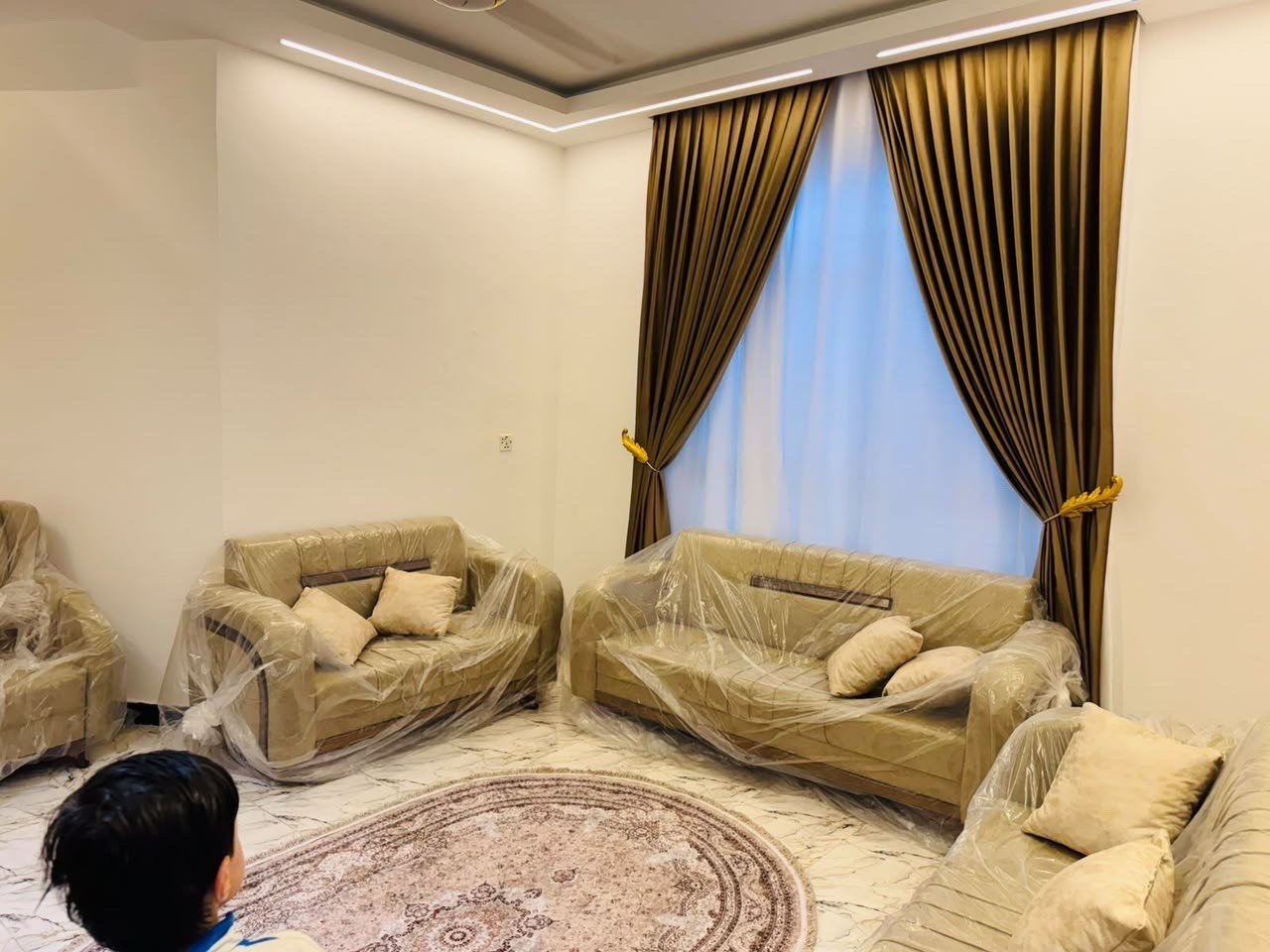 بيت في حي دجله السكني شارع مطعم ساعه البيت معزول طابقين كل طابق غرفه جلوس غرفتين نوم وحمام ومطبخ إيجاره كل شهر مليون