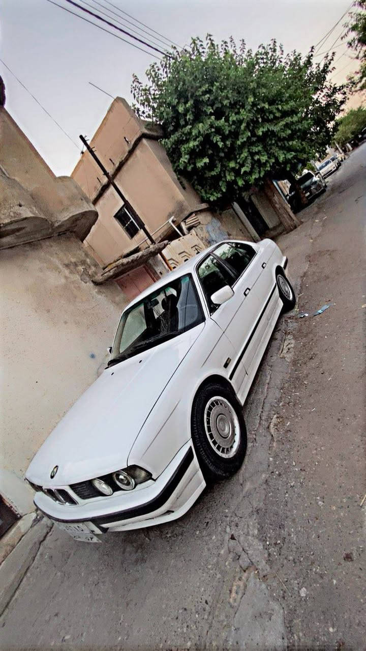مۆدێل: 1990 Bmw (525)
​گێڕ: عادی
​بۆیە و بەدن: بەس سەقفی موسەیە، دەعمی نییە و زۆر توندوتۆڵە
​مەکینە: بێ کێشەیە و بوخاری نییە
​: سڵایت، ABS دوو جام کارەبا 
تەحویل بەشەرت، سەنەوی 2022 بەسەرچووە (400 هەزار غەرامەی لەسەرە، لە دوای مەعامەلە لە نرخەکەی بۆت دەگێڕدرێتەوە)

​ نرخ: 37 گەڵا ( و مەعامەلەی تێدایە
ئاڵۆگۆڕ: ئاڵۆگۆڕیش (موعاوەزە) دەکرێت
​ ژمارەی پەیوەندی
​***********
​*********** السليمانية, العراق
