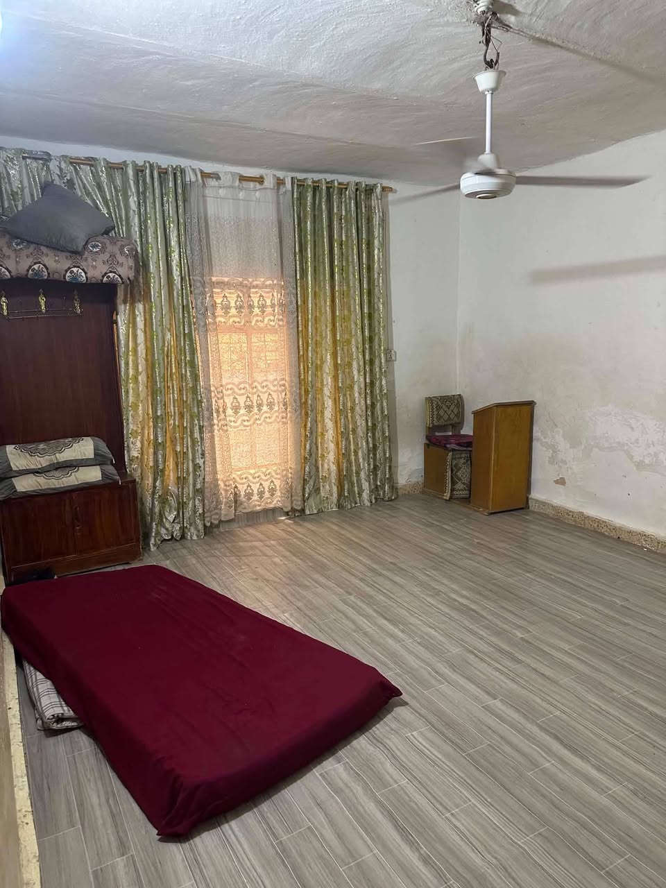 🏠 دار للبيع – طابو صرف 🏠
📍 الموقع: حي نادر – نهاية شارع ٧ نيسان، قرب مخبز بغداد.
📐 المساحة: ٢٤٦ م
🏡 مواصفات الدار: ▪️ ٣ غرف نوم
▪️ صالة
▪️ استقبال
▪️ مطبخ وحديقة واسعة
▪️ محلات عدد ٢
💡 الخدمات: ماء، كهرباء، نت ضوئي، مولدة سحب.
🏫 قريب من المدارس والأسواق وكافة الخدمات.
💰 السعر: 166 مليون للاستفسار ***********
