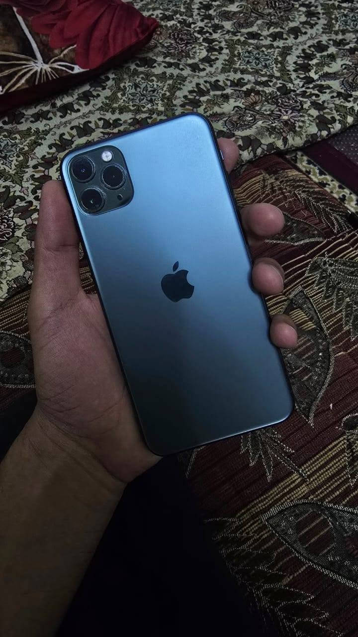السلام عليكم 👋
للبيع iPhone 11 Pro max 
 ذاكرة 256✔️
دبل سيمكارت 🎞
مبدل باتري 🔋
والباقي شرط 
نظافة 100💯
الرقم : ***********
السعر : 280 وبي مجال
