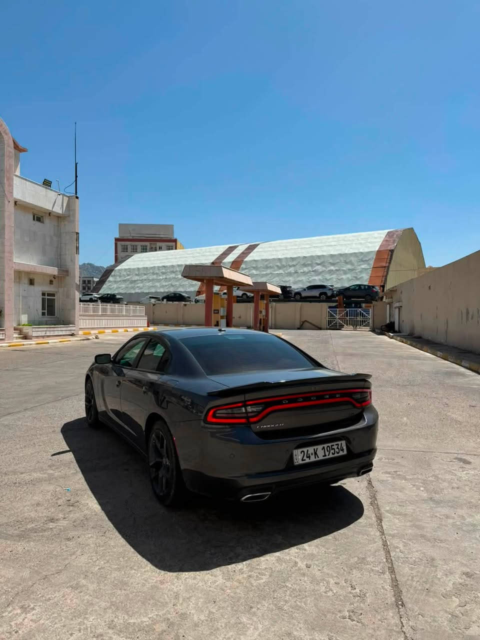 دوج جارجر ٢٠٢٢ مواصيفات SXT سيارة حيل حيل نضيف و حلو و سيارة فقط بابين مبدل شريكة و شبر جملغ صبغ شةرت بجم و ورة كبس حتا دعاميات شريكة و ماشية ٥١ الف سيارة بسمي رقم سنوية تخم تايات كلش جديد و گئر محرك شرت ما مفتوح و بدون اي نقص سعر السيارة ٢٢٠ و مجال رقم تلفو ن***********
