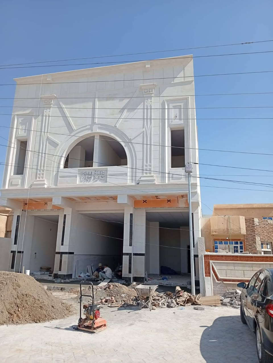 السلام عليكم كادر حجرحلان مرمر حف درز جلي وسعار جداً مناسبة شغل شرط ستلم مهندس توصل على رقم ***********
