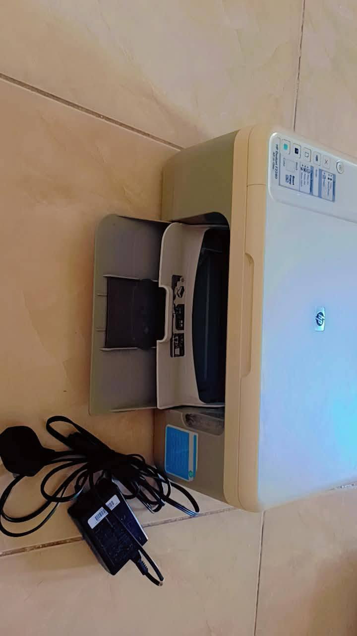 اخوان عندي هاي طابعة hp ممستخدمهة غير شهر اريد ابيعهة لان محتاج بس حاطهة بل بيت هاذا رقمي ***********
