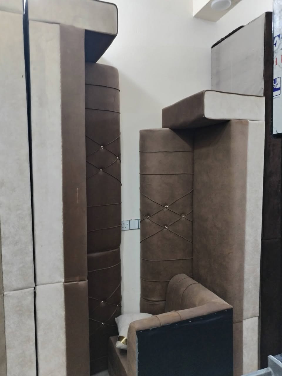 ياالله متوفر جميع الموديلات ديوان مستخدم وجديد العنوان واسط نعمانيه شارع جعفر الطيار مقابل معرض أبو نور للسيراميك اي استفسار مراسلة الصفحة او الاتصال على الرقم *********** /***********
