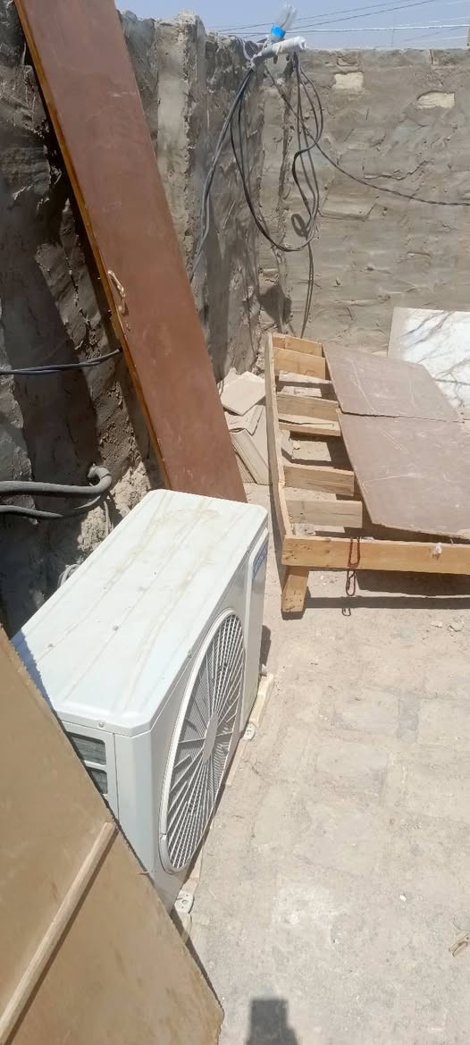 السلام عليكم غرفه خشب6بيبان طابقين تعبانه مو كلش نضيفه التفيده يراسلني أو يخابر (***********) السعر225 العنوان نجف شارع المجمعات

بيهه مجال النجف, العراق
