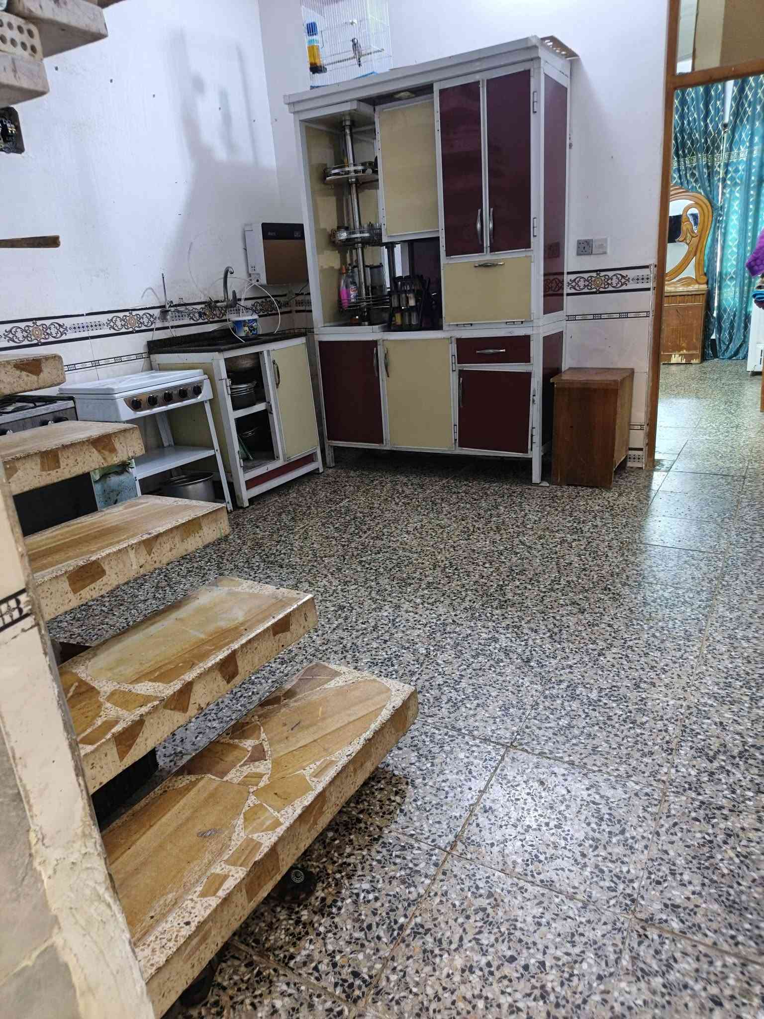 سلام عليكم
بيت للبيع مساحه ٧٥ متر اخوان البيت مثل ما موضح بالصور بناء درجه أولى اساس رفت  جاهز من كلشي فقط البيتونه ممكمله مكاني جهة التمايمه  وباقي التفاصيل اتصل وبيك خير وتدلل ***********
