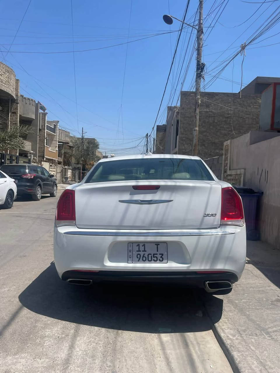 السلام عليكم كرايسلر c300 تورنك لون ابيض 2018 رقم بغداد ماشيه 200 الف كيلو مو ميل محرك 6 سلندر 3600 السيارة حادثهة مال امريكا موجود بالصور وبيهة 3 مكانات بارد مكاني بغداد الكرخ 
السعر 198 وبيهة مجال بسيط 
للتواصل ماسنجر أو  الرقم  ***********
