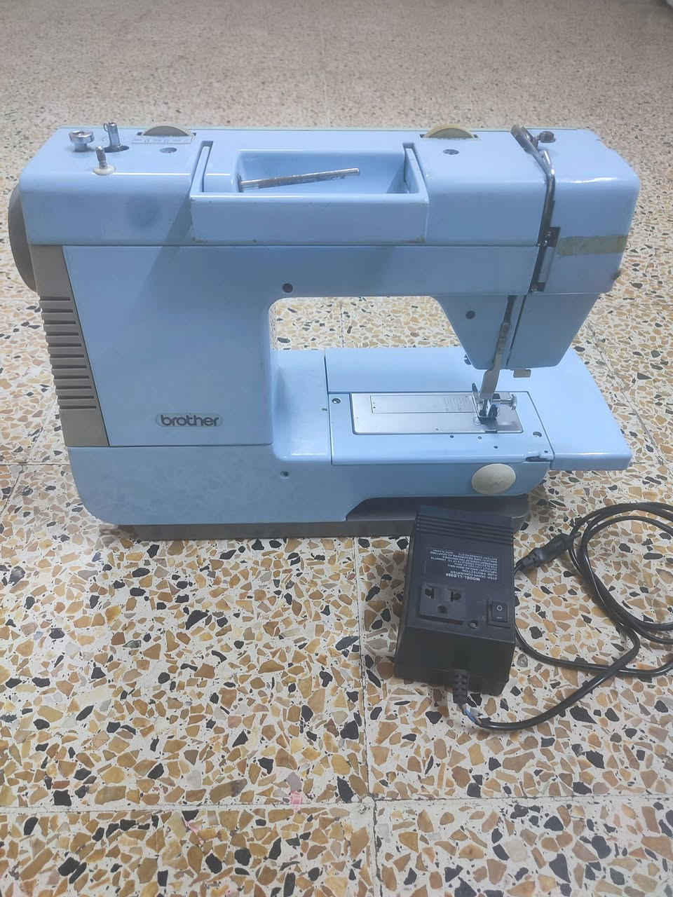 🧵 ماكينة للبيع مو من ذن العاديات يابانيه 🧵
​للبيع ماكينة خياطة براذر موديل كومبال أيس!
ماكينة قوية وشغلها نظيف، ومحافظ على نظافتها.
​النظافة: 100% (جلخ واحد ما بيها) ومحافظ على نظافتها.
​المنشأ: ياباني قوية.
​النقشات: 16 نقشة وكل النقشات شغالة وموجودة بيها (خياطة عدلة، زكزاك، بيت دكم، وتطريزات متعددة).
​تحكم بالسرعة: أزرار للتنقل بين السرعات (بطيء / متوسط / سريع).
​الملحقات: كاملة ويا الشنطة (الحافظة) مالتها ومحول الكهرباء الخاص بها.
​💰 السعر: 80 ألف وبها مجال
رقم الواتساب: ***********
