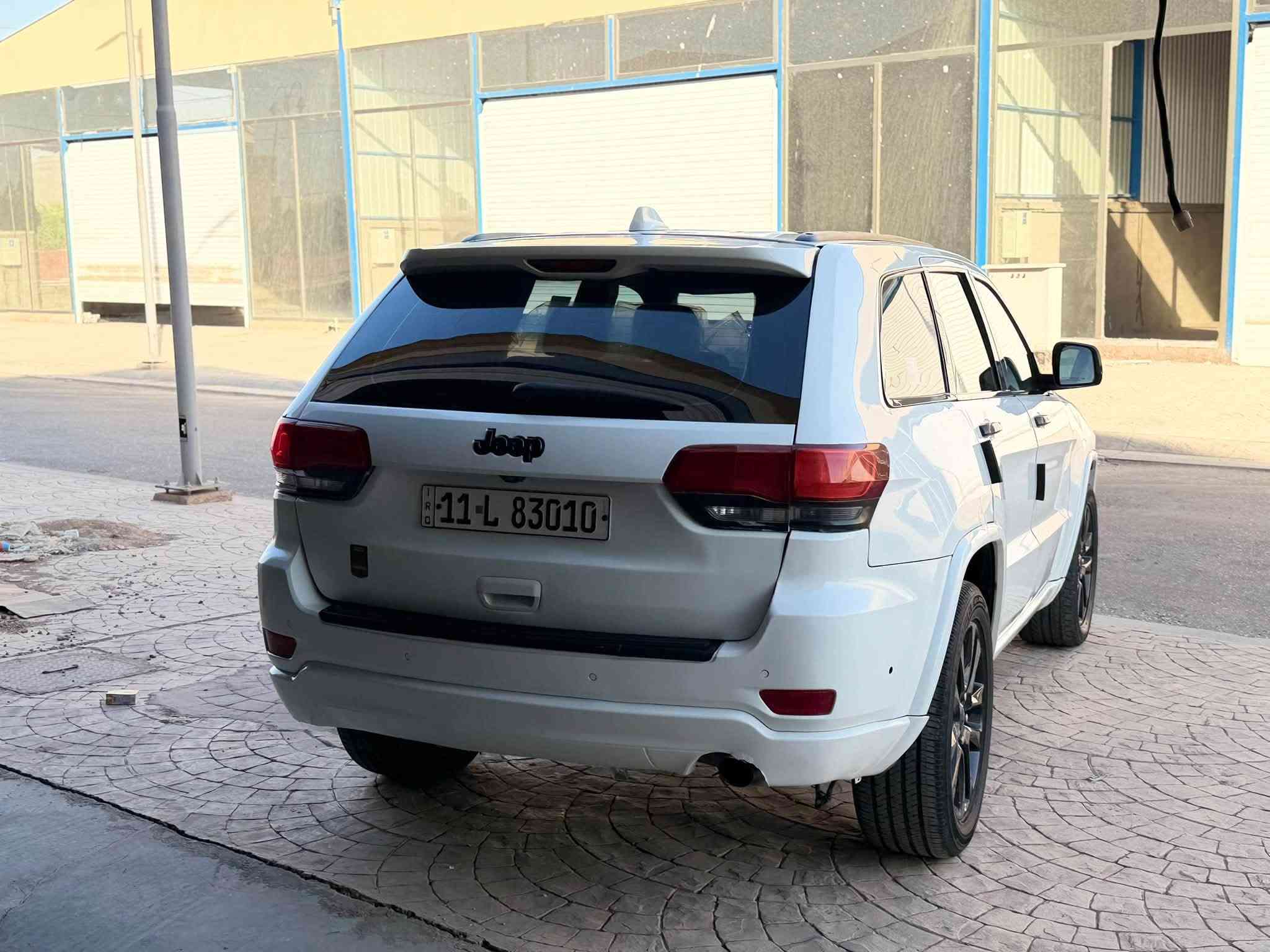 السلام عليكم جيب موديل 21 بلاك توب يعني فول موصفات ١/١ السياره جاهزه الف ما تصرف عليه سياره بيه صبغ حزام مكان السياره بغداد السعر 162 وبيه مجال 
***********
