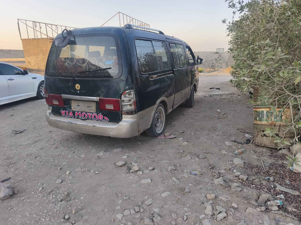 من رخصة مدير الكروب سيارة للبيع كيه ابريجو 1997حالته من ناحية الكشر والدواخل شوف العين ومن ناحية المحرك وكير شرط رايدها 22ورقه العنوان السماوه الرميثه رقم الهاتف ***********اتصل ودلل
