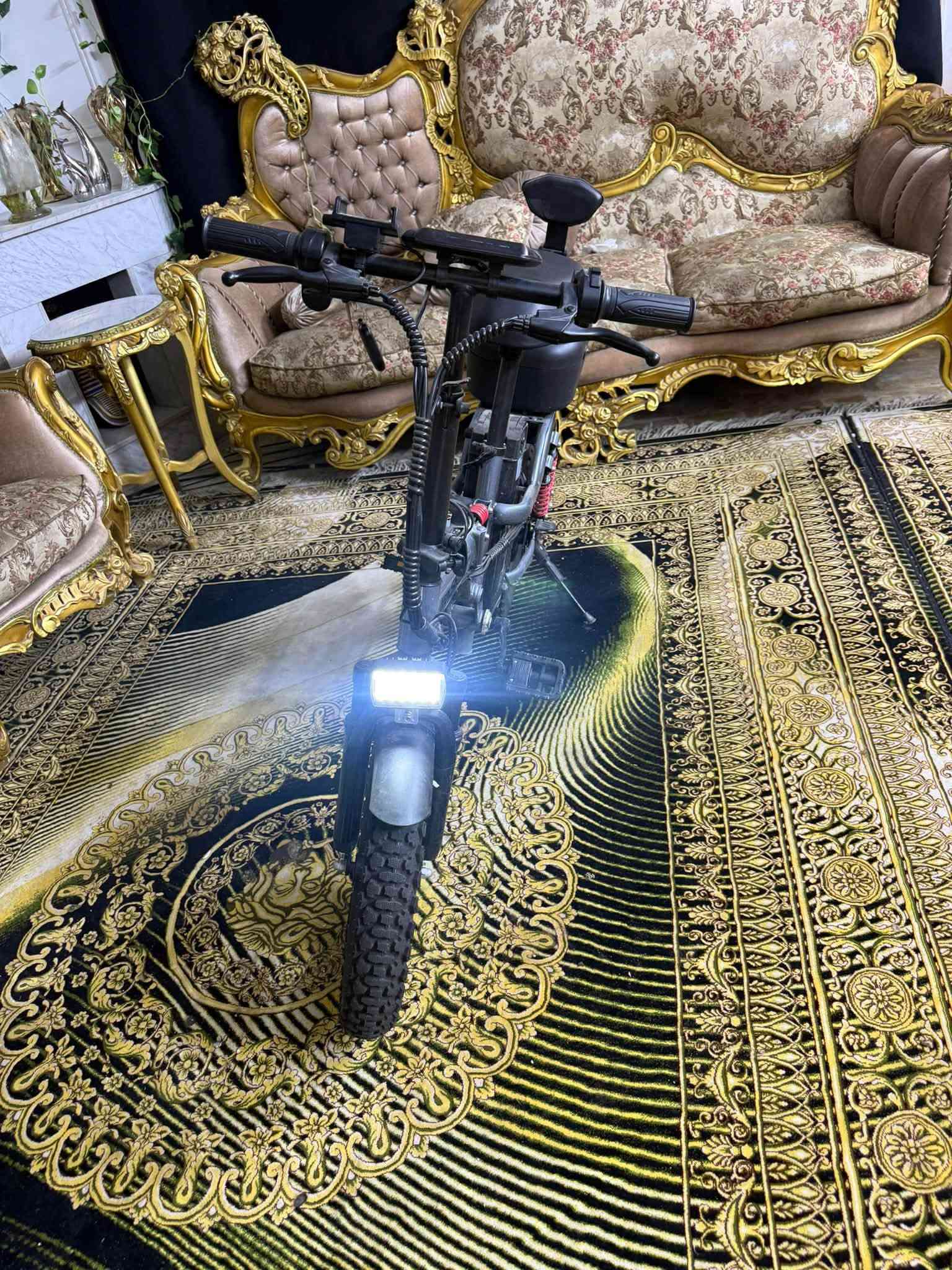 سلام عليكم سكوتر شحن + بايدر إصدار 2025
بعده بترابه جديد مأخذه من آلسعوديه يتحمل وزن 200 كيلو يحتوي على 7 حساسات وتثبيت سرعه ويحتوي 
على 9 دبلات 4 خلفي و 2 جوه الكشن و 2 اماميات 
ويا الشاحنه ويا نسختين مال سويج وبصمه و كارت 
التواصل واتساب  العنوان بغداد الكاضميه 
*********** السعر 500 دولار وبي مجال
