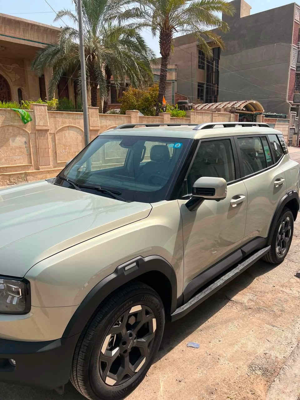 🚙 جيتور T1 Comfort موديل 2026
ماشيه:34km
الوان مميز ذهبي 
⚙️ المواصفات:
✅ محرك 2.0 لتر تيربو (4 سلندر)
✅ قوة 254 حصان
✅ ناقل حركة أوتوماتيك 8 سرعات (8AT)
✅ عزم دوران 390 نيوتن.متر
✅ سعة خزان الوقود 70 لتر
✅ تسارع 0 - 100 كم/س خلال 8.6 ثانية
✅ سرعة قصوى 180 كم/س
✅ 5 مقاعد رحبة ومريحة
✅ شاشة وسطية 12.8 إنش
✅ شاشة عدادات رقمية
✅ دعم Apple CarPlay وAndroid Auto
✅ شاحن لاسلكي للهواتف
✅ كاميرات محيطية 360°
✅ حساسات خلفية
✅ مقاعد جلد مع تحكم كهربائي للمقاعد الأمامية
✅ تشغيل بالبصمة ودخول ذكي
✅ مثبت سرعة
✅ أنظمة أمان متعددة
🛡️ ضمان المحرك: 10 سنوات من الوكيل.
شركة هارلم
📞 للاستفسار:
***********
العنوان:بغداد اليرموك 
السعر :٣٥ مليون ونص بيه مجال
