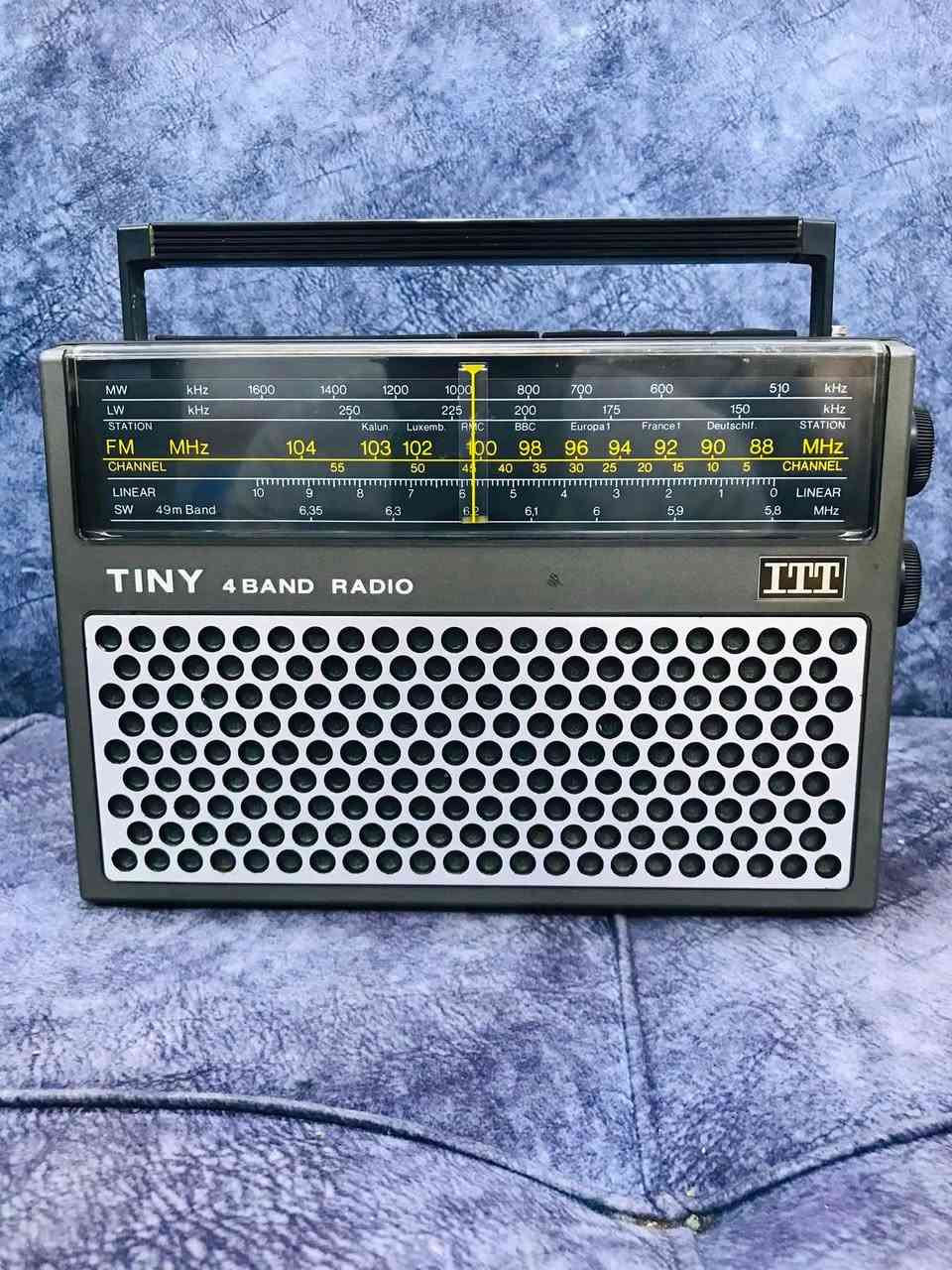 للبيع 📻
جهاز راديو من شركة ITT المانيا
نظافة الجهاز 95 % على شركة 
نظام الراديو FM / MW / SW / LW
كهرباء 220 V + بطاريات وسط 6 🔋
عرض الجهاز  24 عرض 17 ارتفاع 
سحب الراديو جداً راقي ونقي 🎼
للاستفسار اكثر مراسلة الصفحة 
وات ساب *********** ☎️
