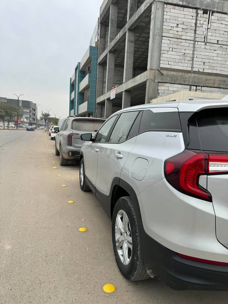 جي ام سي تيران 2022 sle دفع رباعي , ابواب  بصمه . للبيع فقط
رقم بغداد مكانها الحلة المركز شارع ٦٠ 

. حادث جاملغ عكس السايق فقط . الباقي مكفول .

 السيارة جديده . . 

مشي السياره قليل وحادث جدأ بسيط 

بدون اي نقص ع الشركه 

السعر 185$

+964 780 170 8606

نص مكتوب في الصور:
- ***********
