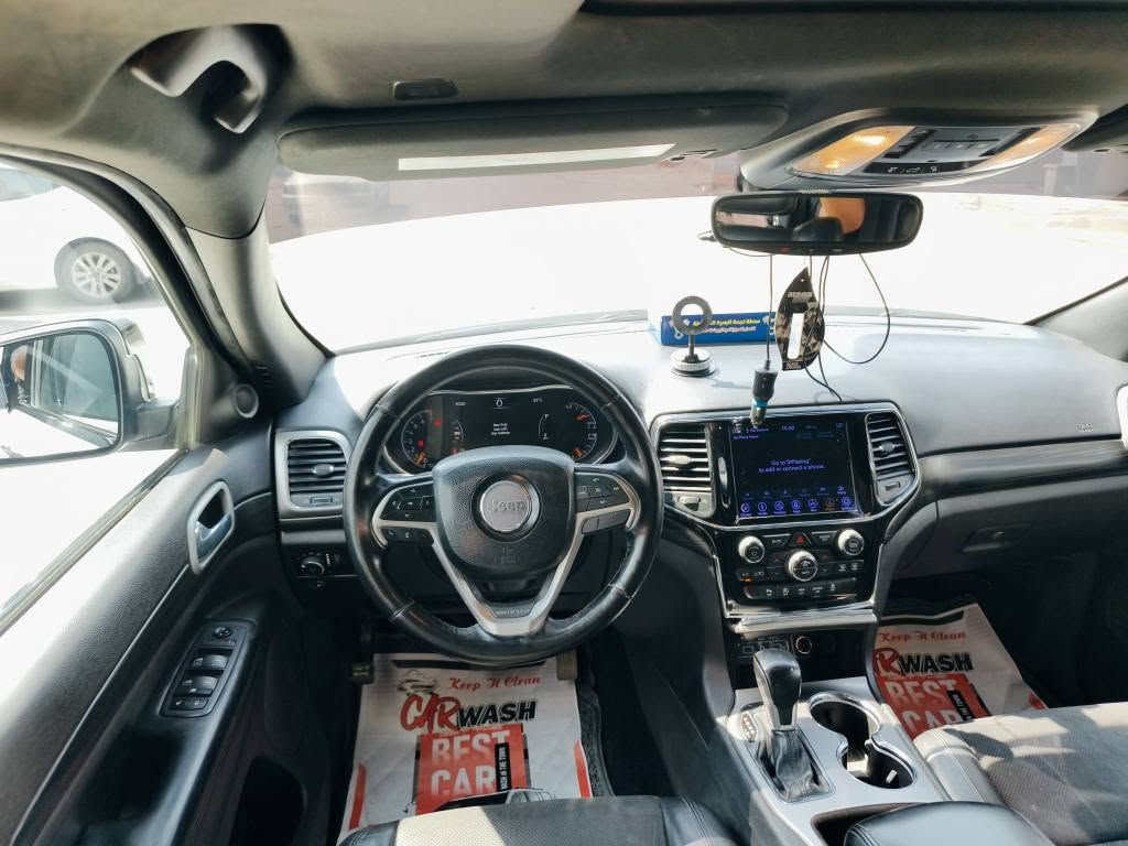 جيب كراند شيروكي 
الموديل   2020
المحرك : V6.  3.6L 
‏‎رادارات جانبيه خلفيه 
‏تحذير الخروج عن المسار 
‏‎تحذير النقطة عمياء  .
‏‎نظام تحذير عند التقاطعات.  
‏‎ كشافات الضباب LED. 
‏‎ دخول ذكي
‏‎حساسات خلفية. 
‏‎ مانع تصادم خلفي. وامامي و قيادة ذاتية 
داخل جلد اسود 
بانوراما 
اخشاب داخلية 
لدات محيطية 
شاشة كبيرة و نظام صوت الباين ١٠ سماعات و دمام خلفي بالصندوك 
كشنات كهرباء الامامية و كشن السائق حفظ ذاكرة 
جميع الكشنات تدفئة مع الستيرن 
مودات قيادة 4x4 
تخم ويل ٢٠ و تايرات جدد 
المري قلاب وي البك / تدفئة / اشاير
صندوك كهرباء 
ماشية  70   ميل 
  بيها قطعتين بس 
*********** للتواصل واتساب فقط
مكلف بالنشر البصرة, العراق
