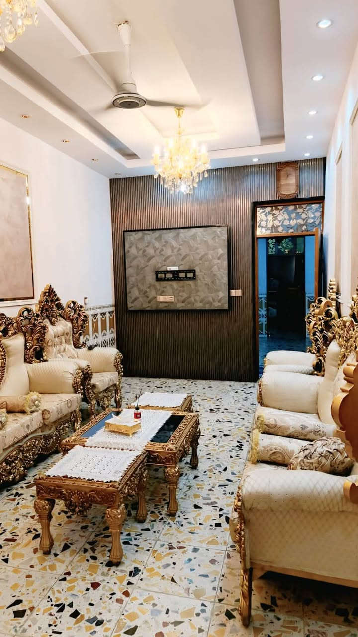 بيت للبيع بغداد سبع قصور شارع اكريش بدايت الشارع ست ابيوت عن الشارع العام البيت مساحه ٢٠٠متر بيت كامل بناء حديث يحتوي عله غرف ٤معه الصحيات ونتو بكرامه و الاستقبال والمطبخ الحار و البارد البيت جديد لاستفسار الاتصال أو المراسله عله هاذه الرقم ***********
