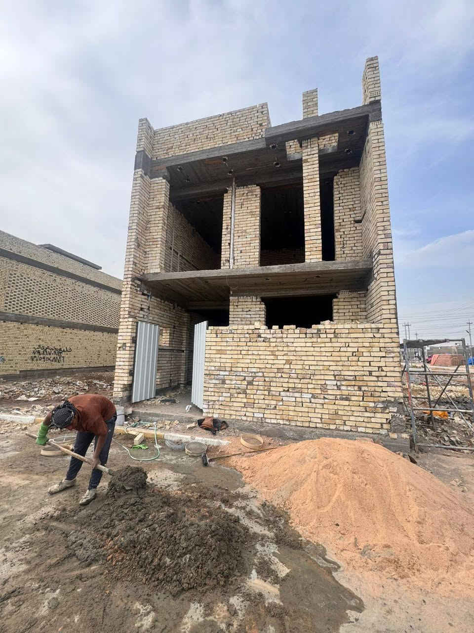 يعلن مكتب المعين للمقاولات العامه عن بناء الدور السكنيه والمزارع والبنيات بكوادر جيده جدا وبوقت زمني محدود تنفيذ تصميم إشراف سعر بناء البيت تسليم مفتاح المتر الوحد 375 الف سعر بناء هيكل عضم 200 الف سعر بناء المزارع والمباني تكون نسبه 13 / 100 تسليم مفتاح تندر المقاول البيوت
١-حفر سبتين اثنين في اثنين
٢-دفن الأرض طبقة تراب مستوى الشارع
٣-دفن الأرض طبقة سبيس(١) سكس
٤-وحشنا نفط اسود
٥-فرش طبقة ناي لون
٦-تسليح الرفت 1طن ابو  النص نوع ff فقط 
٧-أبعاد الاترية  40 سنتيمتر لكل منهم
٨-إضافة مبيد حشرات
٩-طابوك جمهور عراقي
١٠-مد جسور تحت ‏الجدران في الرفت شيش ابو  والنص
١١-ارتفاع السقف ٢٠(cm)
١٢-انابيب البركة العراقي للمجاري الصحية
١٣-صب الرفت c30  الفحص يضاف عند الطلب
١٤-ارتفاع الرفت 40cm
١٥-درج عدل(الدرج المكسر اضافة عند الطلب
١٦- بتلو ارتفاع 15 غير مسلح 
١٧-ارتفاع السقف 3,10  من ارفت
١٨ - سقف الطابق الاول فرس مع نزال على الشبابيك والابواب
١٩- تسليح شيشة FF
٢٠- كمية شيش السقف الاول طن وربع مع شيش ابو ١٦ )6شيش
١٧-صب السقف الثاني c30 الفحص يضاف عند الطلب
١٨- ارتفاع الستارة 1,50 تيفة
١٩- بيتونة شطح عند زيادة المساحة يضاف المبلغ
_____________________________________ 
٢٠-اشتايكر عراقي محلي
٢١-الفلين او الفوم اضافة
٢٢-تشميع الخارج
٢٣- لبخ البيتونه والمنور ونثرة 
٢٤ ترطيش  الداخل بالماء والاسمنت 
٢٥- انارة الغرف كل غرفة ٦ انارة حمام ١ 
٢٦- الواجهه ٦ انارة 
٢٧-سويج بلك ٢ كل غرفة 
٢٨-كهرباء سيمنز ( بواري كهرباء عند الطلب)
٢٩-واجهه صقل كلاسك وكوبلنات(او)صقل وتطعم
٣٠-سيراميك جدران ايراني المنشأ(٢٠*٦٠)عمل بسيس
٣١-ابواب الداخلية تركية مغلف pvc
٣٢- باب الاستقبال قاصة
٣٣-بال المطبخ المنيوم صيني المنشاء فقط
٣٤- انابيب الماء تركي ppr مسلح
٣٥-محجر المنيوم  فقط
٣٦-حجم الشباك الواحد ١،٥*٢
٣٧- فريم الشباك مليم ونصف
٣٨-باب خارجي ٣٥٠ الف الزيادة تضاف عند الطلب
٣٩-تانكي ماء
٤٠-سخان
٤١-ماطور بوستر
٤٢-صبغ الدار ناشيونال
٤٣-بلك سويج صيني المنشاء ضمان ٢٥سنه
٤٤-ارضية الدار بورسلين ايفا ٦٠*٦٠
٤٥-ازاة ايراني المنشاء
٤٦-بايات الدرج بورسلين 
٤٧-مغاسل تعليك
٤٨-تنصيب غربي (التعليك التيسكا
٤٩-جميع الأعمال سمنت عادي
٥٠صاروخية في المطبخ فقط
اتصال ***********
