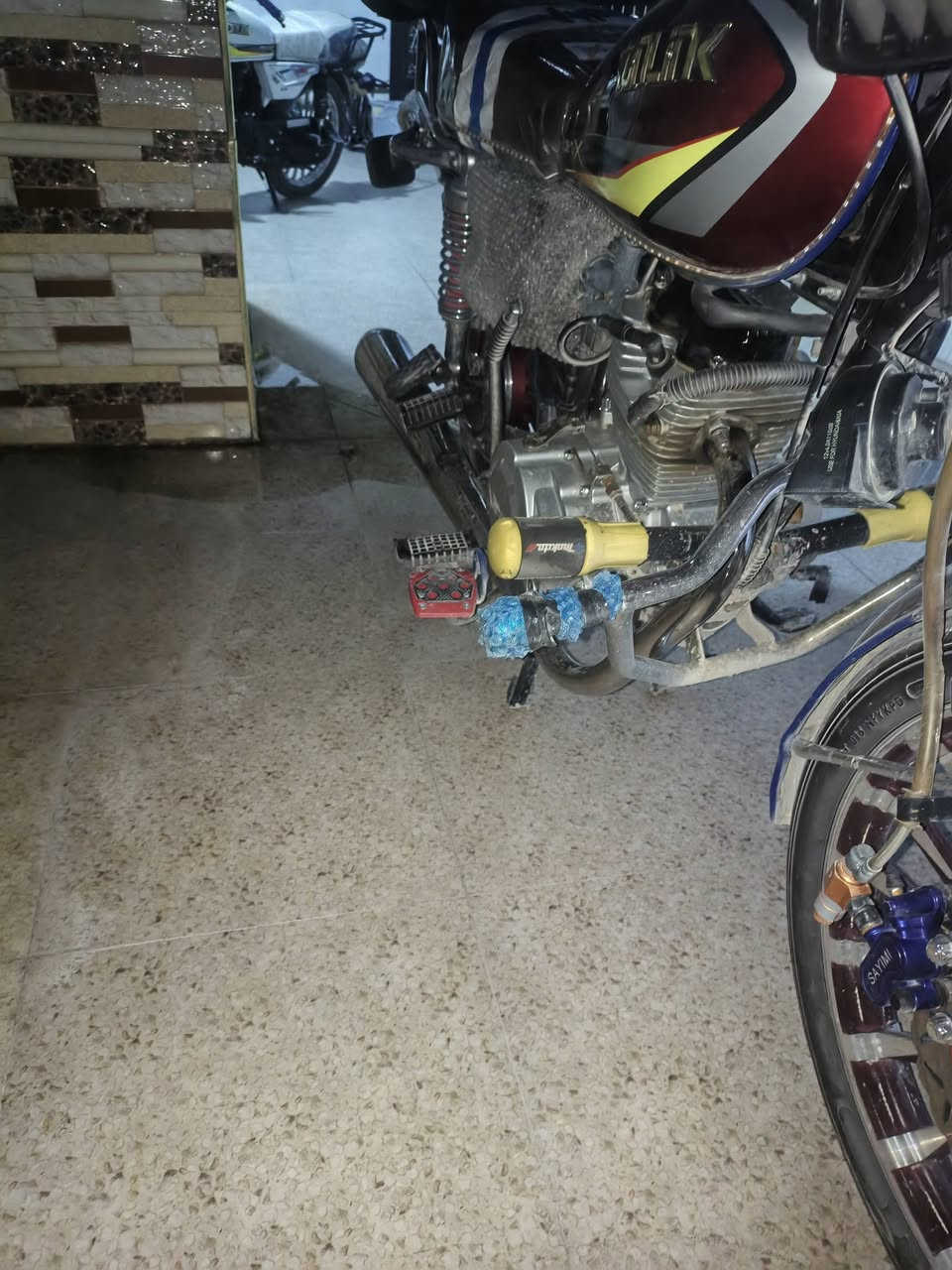 عليكم دراجه للبيع سونك موديل 24 شكل ال 25 محرك 200 كهربائية كلهه شغاله اي شي مابيهه  كامله سعر 825 وبيهه مجال ‏‪***********‬‏
