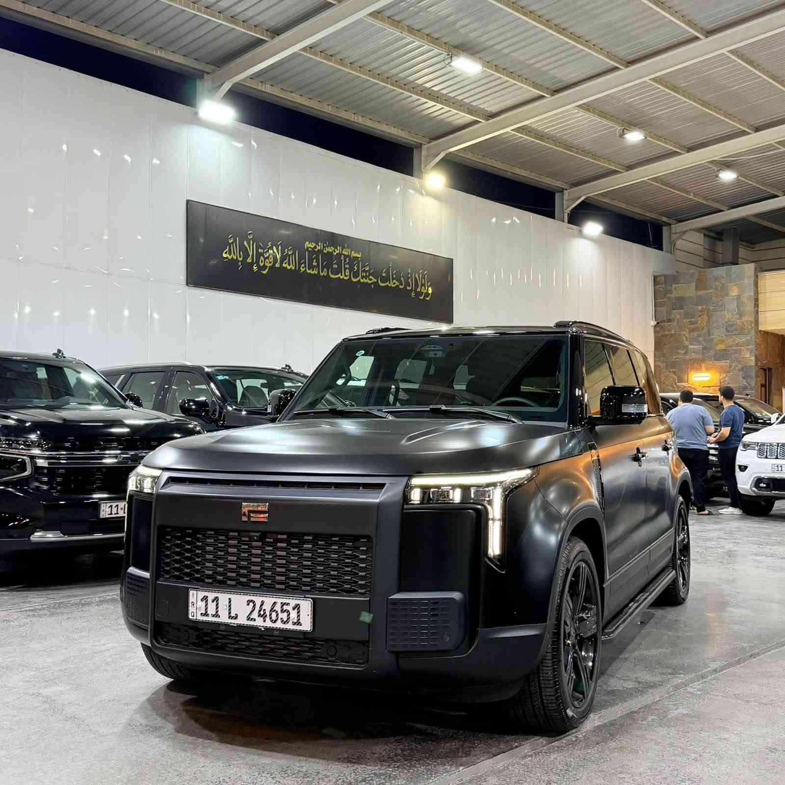 ROX 01 - السلام عليكم

المواصفات 
الموديل : 2025
الممشى : 3 آلاف كم فقط
اللون : اسود مطفي PPF مات حماية كاملة للسيارة
الضمان : ضمان شركة ليث العبيدي
الرقم : بغداد الدولي الجديد 11L
السيارة مغلفة PPF مات درجة اولى
مواصفات الفول الفول :
4 كراسي كابتن VIP كلها مساج وتبريد وتدفئة
نظام دفع رباعي AWD
محرك هجين 476 حصان - تسارع 0-100 بـ 5.5 ثانية
تعليق هوائي يصعد وينزل (Air Suspension)
شاشات 3 + شاشة تحكم بالستيرن
نظام قيادة ذاتية + رادار + تحديد مسار
بانوراما + كهرباء فول للكراسي
كاميرات 360 درجة 
ويل 22 اسود - دسكات برمبو
داخلية لون برتقالي 
للاستفسار 
مكان السياره بغداد البياع
***********
