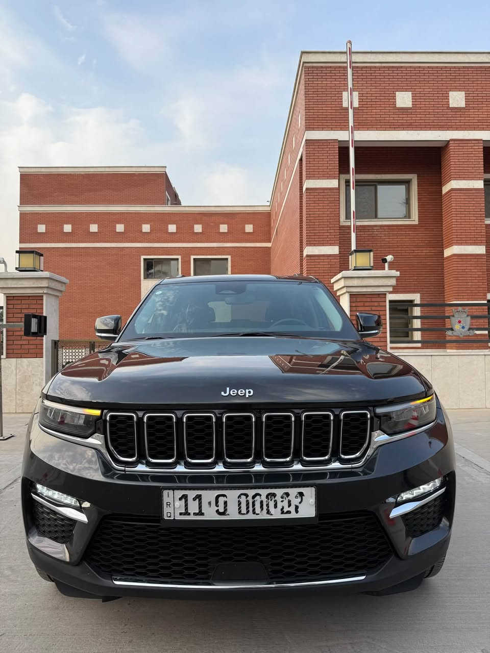 السلام عليكم
Jeep Grand Cherokee Limted  2023

 السياره جديده جدا    حادثها جاملغ وبدلته نفس لون  فقط

ماشيه 40 الف  

.

 المواصفات الأساسية:

 • الموديل: Jeep Grand Cherokee

 • الفئة: Limted  

 • السنة: 2023

 • المحرك: V6 سعة 3.6 لتر 

خزن ميموري 

*رقم بغداد باسمي

 *5 راكب المرغوب

*شفتات سرعه

 *جنطه كهرباء

*اربع انظمة قيادة

*رادارات مانع تصادم 

*اوتو ستوب خروج عن المسار 

*تشغيل عن بعد 

*تدفئه  مقاعد امامي خلفي مع المقود   

*شاشه الكبيره  �‌‎* رادارات جانبيه خلفيه �‌‎* تحذير الخروج عن المسار �‌‎* تحذير النقطة عمياء  .�‌‎* نظام تحذير عند التقاطعات.  �‌‎* المصابيح الأمامية LED.�‌‎* كشافات الضباب LED. �‌‎* دخول ذكي. �‌‎* بصمة  للدخول الذكي. �‌‎* حساسات خلفية.

السيارة من انظف الجيبات الموجوده بلعراق

حادثها جاملغ فقط بدلته نفس لون 

بدون دواخل بدون قطرة صبغ 

مكفوله من دعاميه للدعامية

لونها مميز    

وعليها رقم شبه مميز

 تفاصيل اكثر متواجد خاص 

رقمي ***********

مكاني بغداد زيونة
