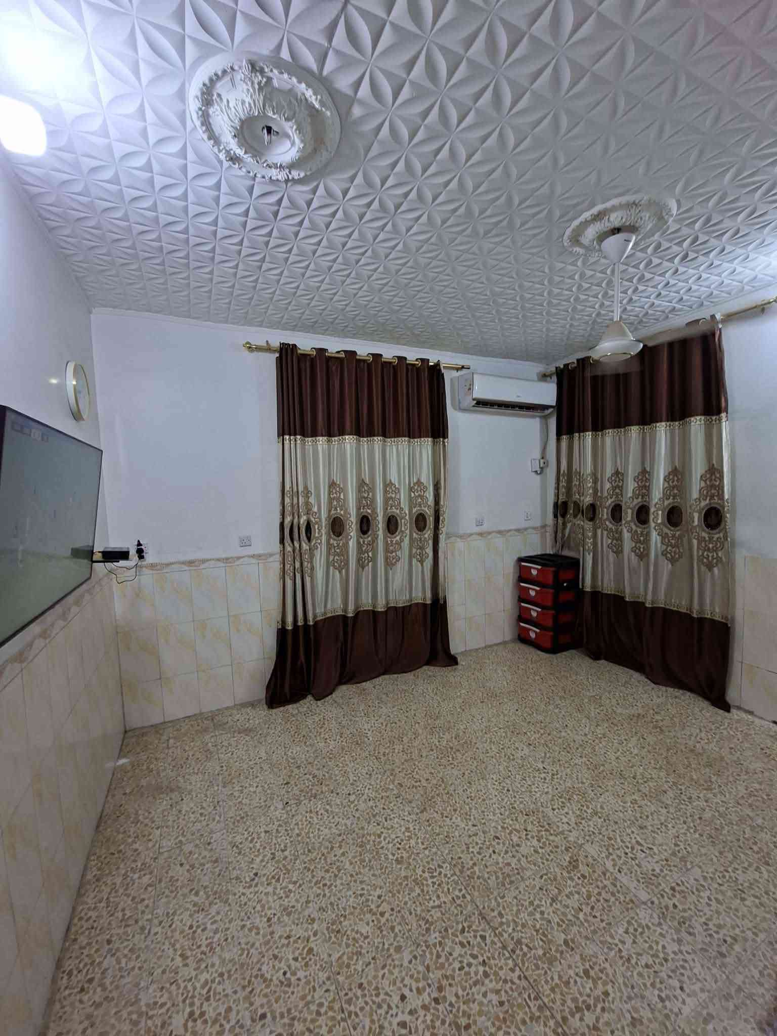 🔺🔺🔺🔺 دار للبيع طابقين
✅المساحه الكليه 150متر الواجه..10ونزال 15 متر

  بناء طابوق   صب كونكريت  ونظيف جدا 

✅الموقع .. حي العسكري  شارع 10متر على ساحه

✅السعر 175 مليون قابل للمداوله 

.الطابق ارضي غرفه نوم وصاله واستقبال ومطبخ وصحيات  الطابق الاول غرفه نوم ومطبخ وهول وصحيات وبيتونه البيت جاهز للسكن السطح فرشي

.

للأستفسار الأتصال   على***********//*********** مكتب ابو سجى حسين الجنابي الحي العسكري🏠  ملاحظة:

إذا عندك بيت للبيع أو مراوس، تواصل ويانا عبر الواتساب أو الماسنجر.
