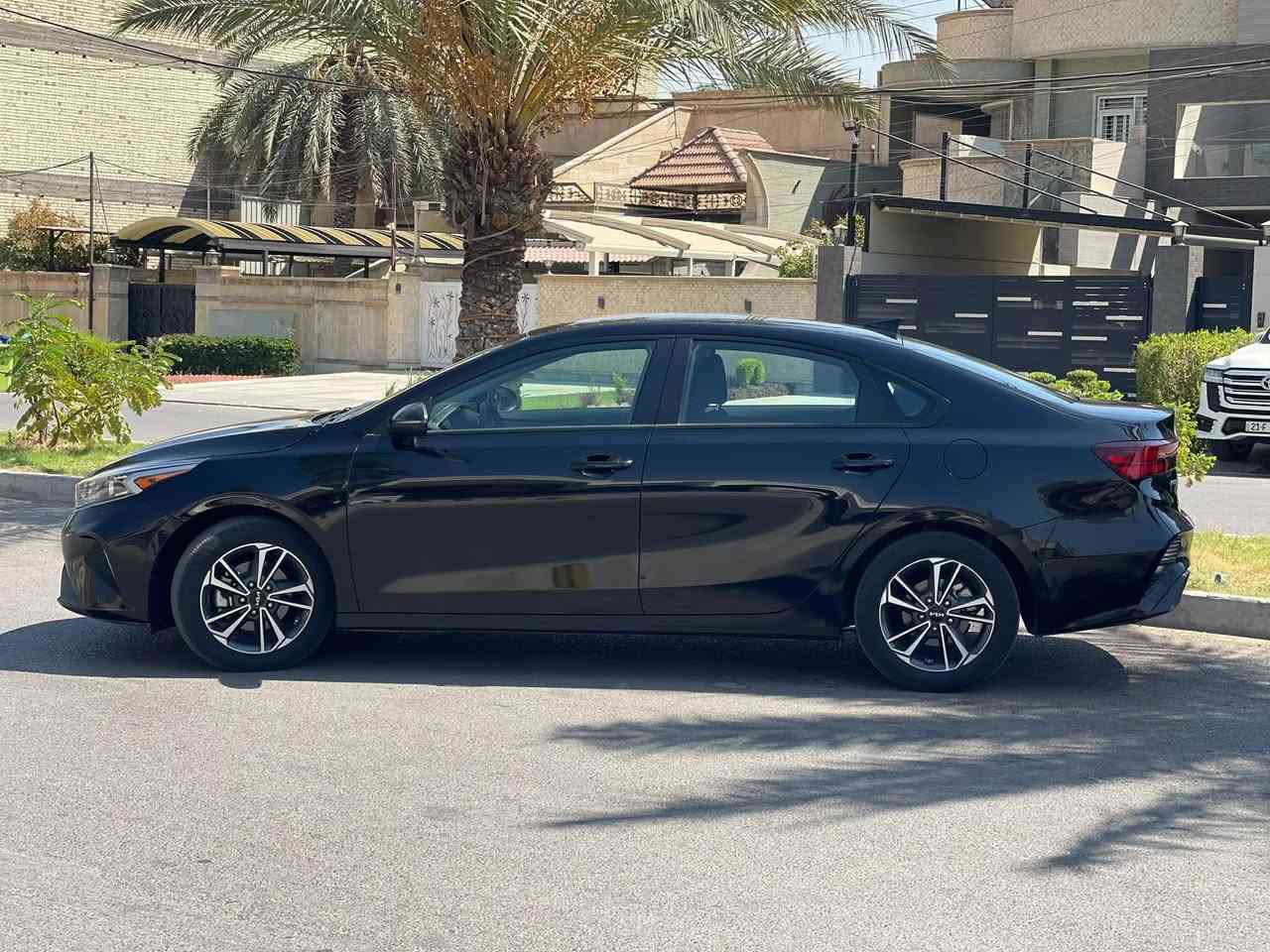 السلام عليكم كيا فورتي موديل 2023
وارد امريكي ماشيه 89الف كيلو متر مو ميل حادث بنيد فقط صور الحادث مرفقه ويه الصور وسونار هم السياره مكفوله من شاصي ولغد جديده بمعنه الكلمه 
الموصفات رادار جانبي كامره دواره اشاير بلمري تحكم ستيرن جهتين 
بدون حتى بارد كير محرك تخم تاير صدر تبريد كله جديد تحويل شوكت ميعجبك هزه وسنويه ورقم جديد مكان سياره بغداد البياع السعر ب 128 بيه مجال بسيط وحك الجيه ***********/***********
