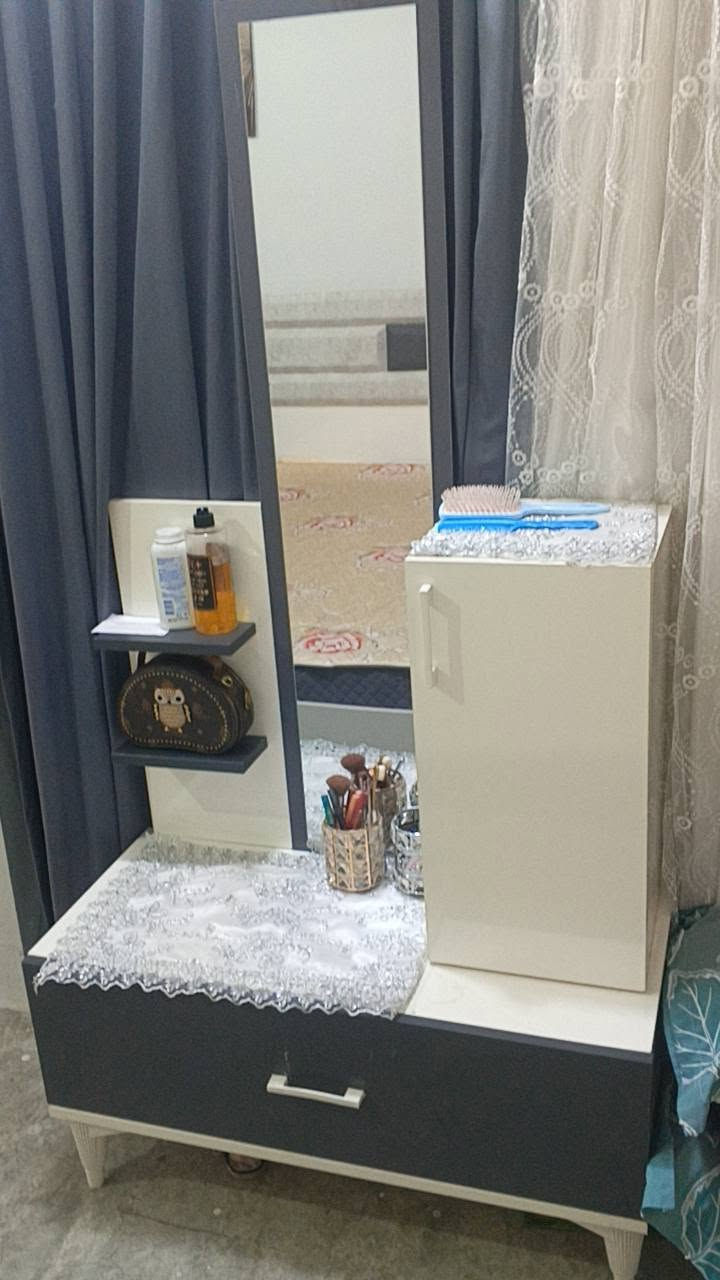 غرفه نوم مستعمله شهر واحد للبيع السعر 400 قفل  للمراسله واتساب *********** العنوان كركوك القادسيه ثانيه ،
