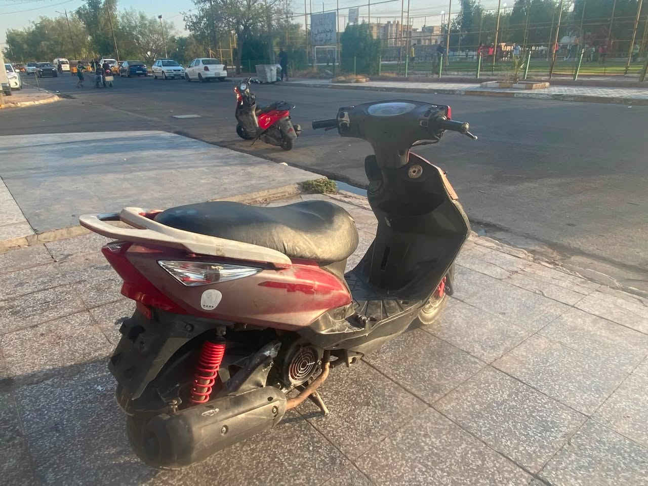 سلام عليكم دراجه ثعلب كابريتر للبيع دراجه كلها شغاله سلف عندو لايت كهربائيات كاملا  دراجه بيها بدايه تبخير من تشغلها مابيها دخان بل دوس القوي يطلع خفيف سعر ٣٢٥وبيها مجال بصيط 
***********
