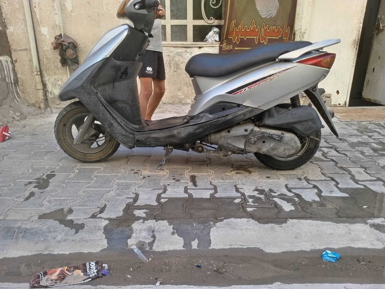 سلام عليكم دراجه ابريز للبيع مقفوله كفاله عامه عنوان الزعفرانيه السعر ٦٠٠ رقمي ***********
