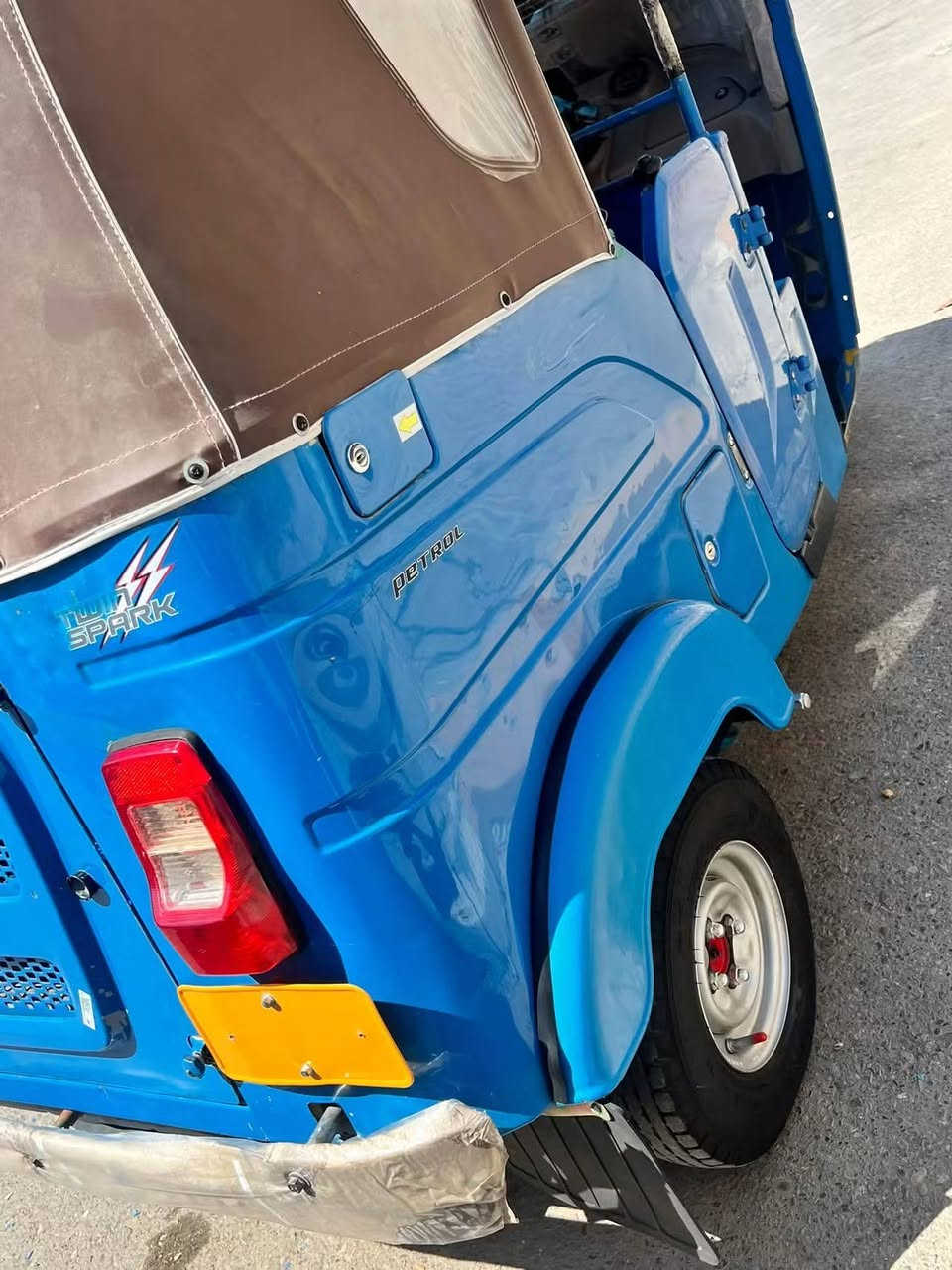 تكتك باجات مديل 21 كفاله عامه بدي عام مكفول ما ملكوطه ابدد فقط بس كجات مبدلله  علوان الحيانيه شارع القاد تواصل فقط سعر خاص ومناسب ملاحضه رقم وحوله ثاني يوم     (***********
