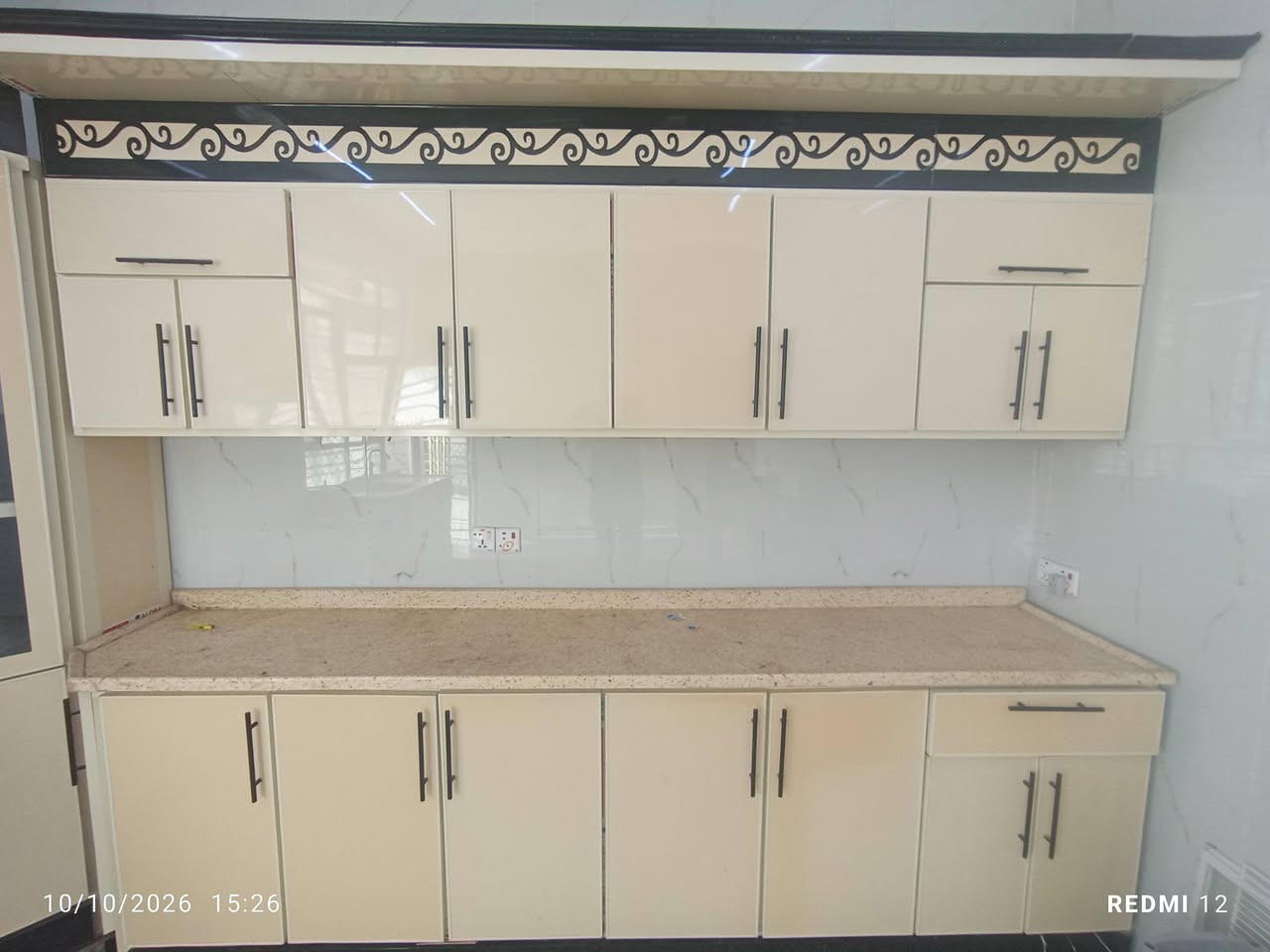 كاونتر طابقين • المنيوم • مرمر