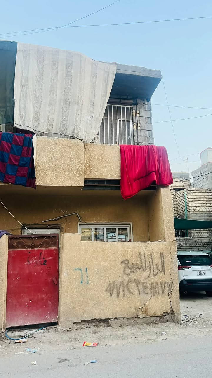 سلام عليكم لبيع بيت قاطين  كامل
لبيت بي 3 غرف نوم وكراج لبيت على فرعين 

مساحت البيت 95 متر سند 25 طابو زراعي 

عنوان كميره شارع ابو كفه قرب ابو هاني مولد 

سعر لبيت 65 باقي تفاصيل تصال ***********

