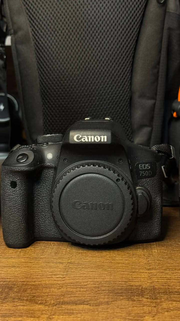 السلام عليكم
لبيع كاميرا Canon EOS 750D بحالة ممتازه ، مناسبة للتصوير الفوتوغرافي والفيديو والمبتدئين والمحترفين.

الملحقات: 
حقيبه احترافيه
عدسه 70-400
عدسه 18-55 
رام 32 كيكا
شاحن اصلي

🔹 الدقة: 24.2 ميكابكسل
🔹 مستشعر APS-C CMOS
🔹 معالج DIGIC 6
🔹 تركيز تلقائي 19 نقطة
🔹 تصوير متتابع 5 صور بالثانية
🔹 ISO من 100 إلى 12800
🔹 تصوير فيديو Full HD 1080p
🔹 شاشة 3 إنچ لمس وقابلة للحركة
🔹 Wi-Fi + NFC
🔹 فلاش داخلي
🔹 تدعم عدسات Canon EF / EF-S 

💰 السعر: 460 الف
مكاني كربلاء
للاستفسار : ***********
