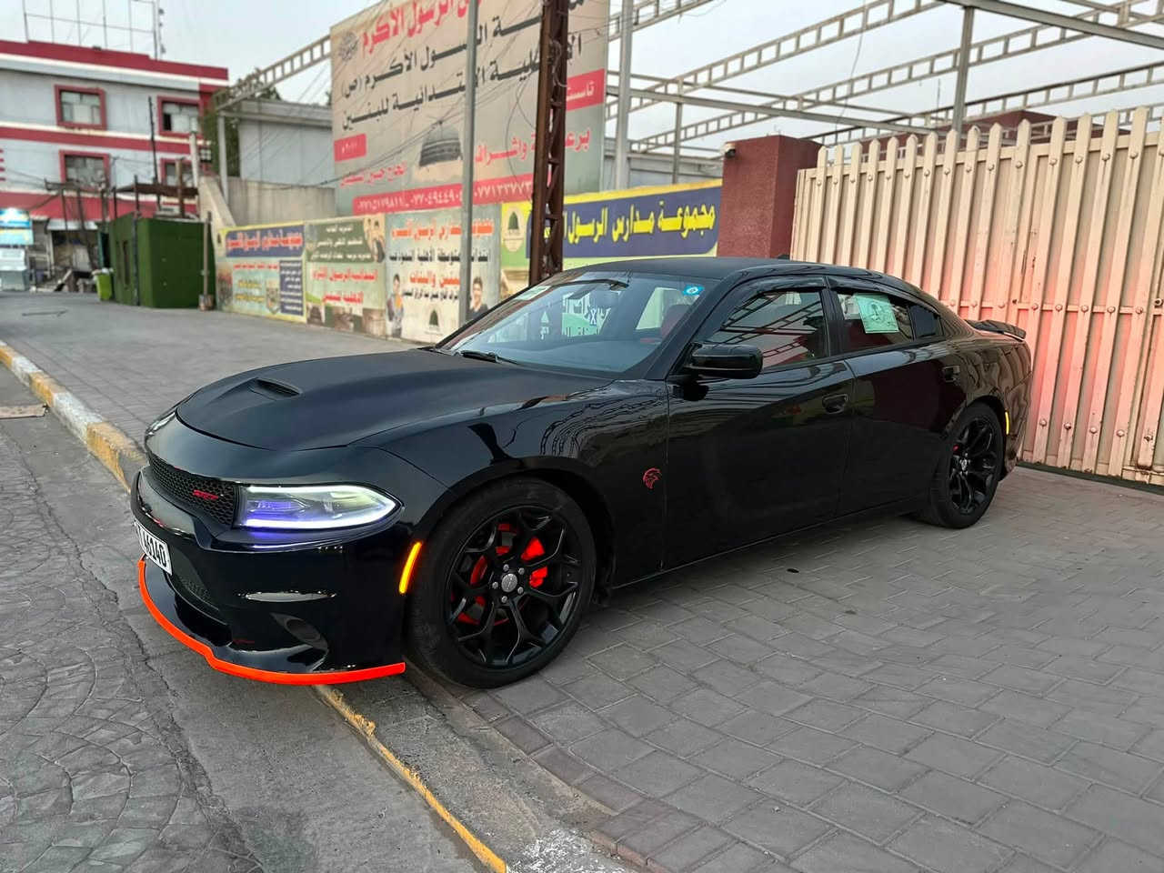 السلام عليكم جارجر موديل 2018 SXT
مواصفات عاديه تشغيل عن بعد شاشه چبيره كشنات جلد السيارة محدثه جي تي مكينه 6 سلندر 3600 جاهزه من كل النواحي حادثهه حرك بل
بجم يعني المحرك محترگ  بدون اي ظربه بسمي
تحويل مباشر مكينه وكير وصدر كله جديد السعر (148$) ورقه استفسار
(***********) عنواني بغداد البنوگ
