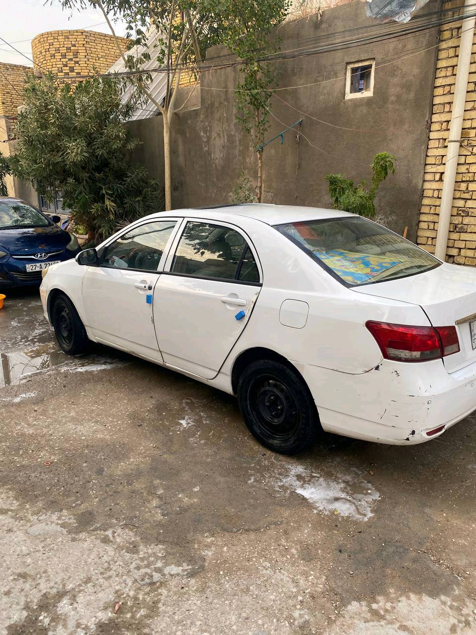 بي وايدي  2013 محور كوله الف وثمنميه كير ومكينه كلشي مابيهن حداديه سبعين بل الميه جام كهربائي فتحه بل القماره شاشه كهربائات  تبريد كله شغال السياره مطلوبه 600 غرامات يطيح من سعرها  سعرها 35
