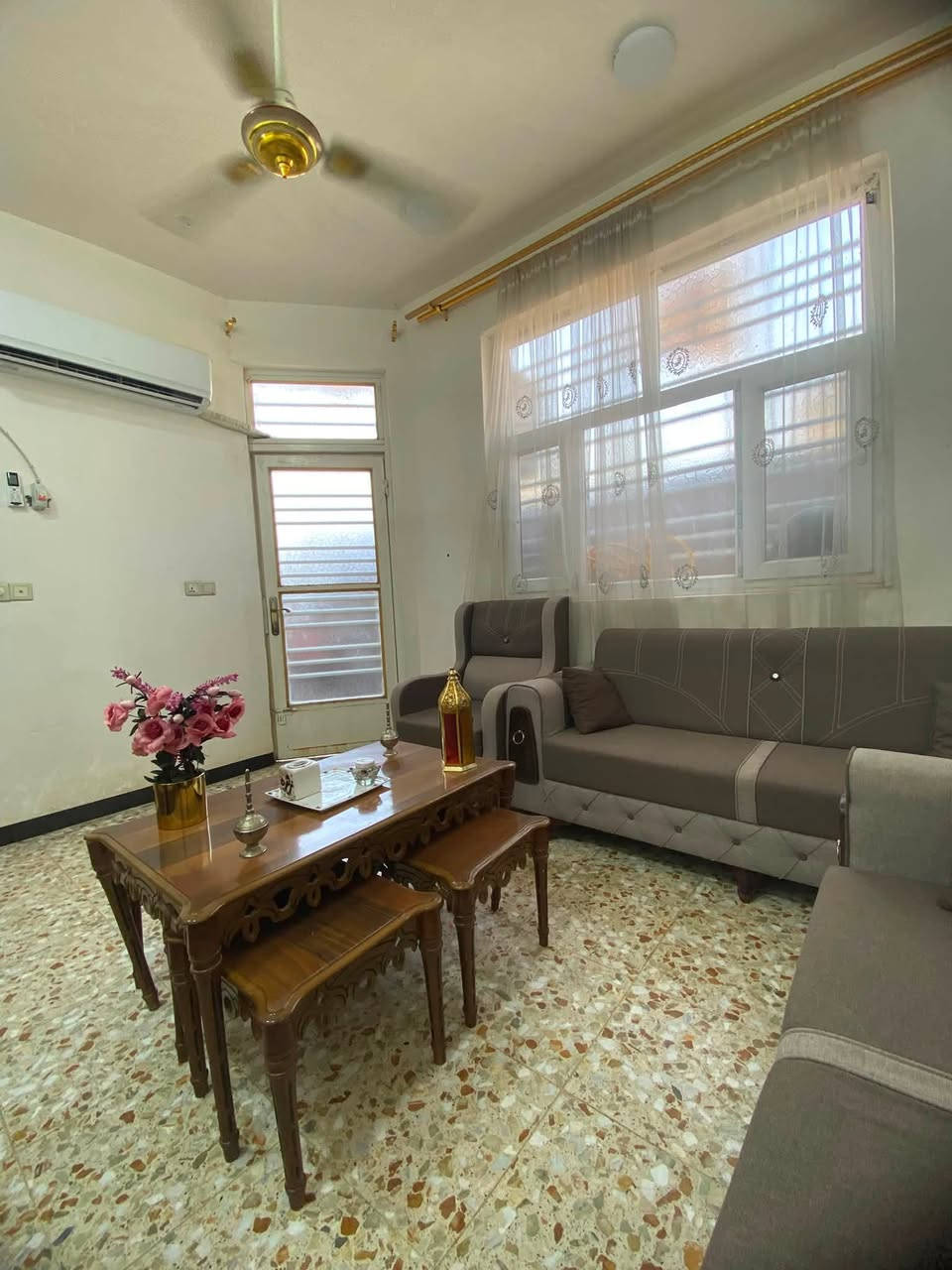 🏡 للبيع | بيت سكني حديث في بابل – حي الأكرمين
📍 الموقع: محافظة بابل – حي الأكرمين
📐 المساحة: 125 متر مربع
🛣️ عرض الشارع: 20 متر
🏠 بناء حديث – سنة 2022
📜 طابو صرف – سند حر

تفاصيل البيت:

🔹 الطابق الأول: غرفتان، صالة استقبال، مجمع صحيات، مطبخ، وعدد 2 مناور .

🔹 الطابق الثاني: 3 غرف نوم، صالة، مجمع صحيات، سطحان،سطح عالية، وسطح ناصي.

⭐ المميزات والخدمات:
• قريب من المدارس والمستشفى وشارع الكيات 
• المنطقة
• شبكة مجاري + مياه صرف الأمطار
• أعمال التبليط قيد الإنجاز 
• إنترنت فايبر ضوئي متوفر
• شارع بعرض 20 متر
• يُباع مع البيت: كيزر + تانكي ماء سعة 1000 لتر + ماطور ماء
• طابو صرف وسند حر
السعر 145 وبي مجال للجادين 

📞 للجادين والاستفسار، التواصل على الخاص

***********
***********

✨ بيت بناء حديث 2022، موقع مميز، خدمات متكاملة، وسند حر — فرصة ممتازة وجاهز للسكن الفوري . 🏡
