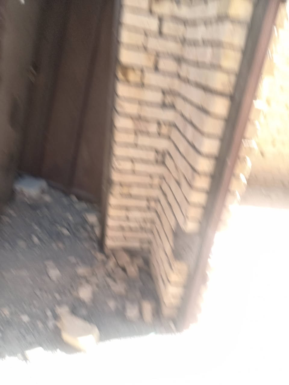 السلام عليكم بيت هيكل واصل العكادة بحي زهراء غرف ٢ براني مطبخ وصاله وصحيات ***********
