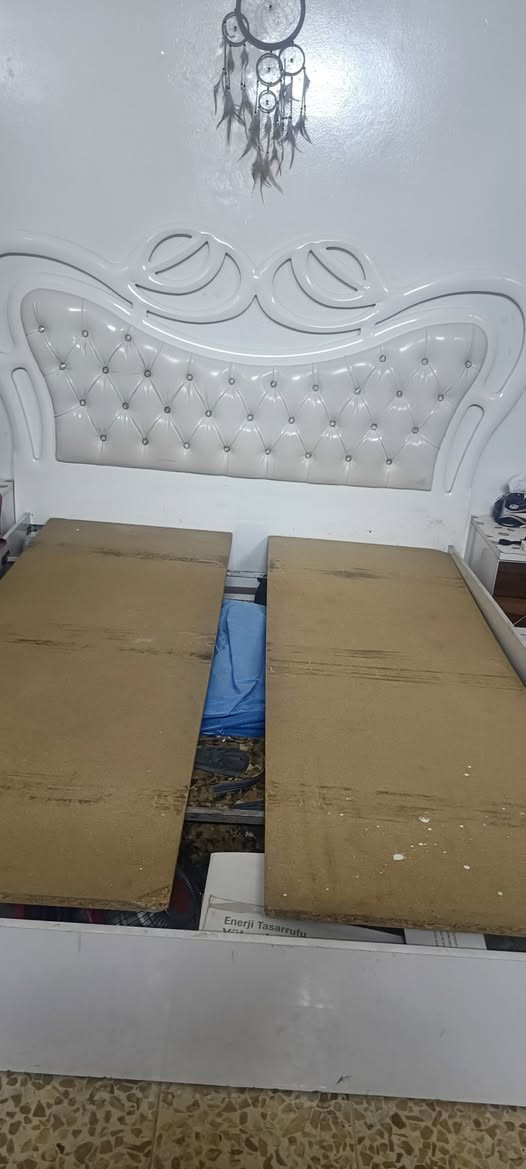 تخت نفرين • نظيف